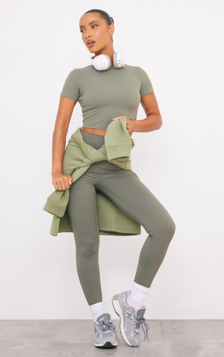 Olive Sculpt Short Sleeve Crop Gym Top | PrettyLittleThing UK