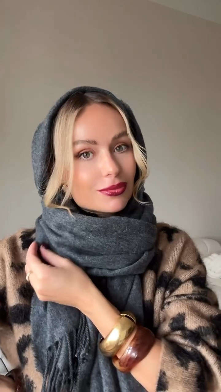 Easy scarf balaclava tutorial👌🏻
#fashionhacks #fashionhack #scarfstyle #scarfseason #balaclava #hmxme

#LTKstyletip #LTKeurope #LTKautumn