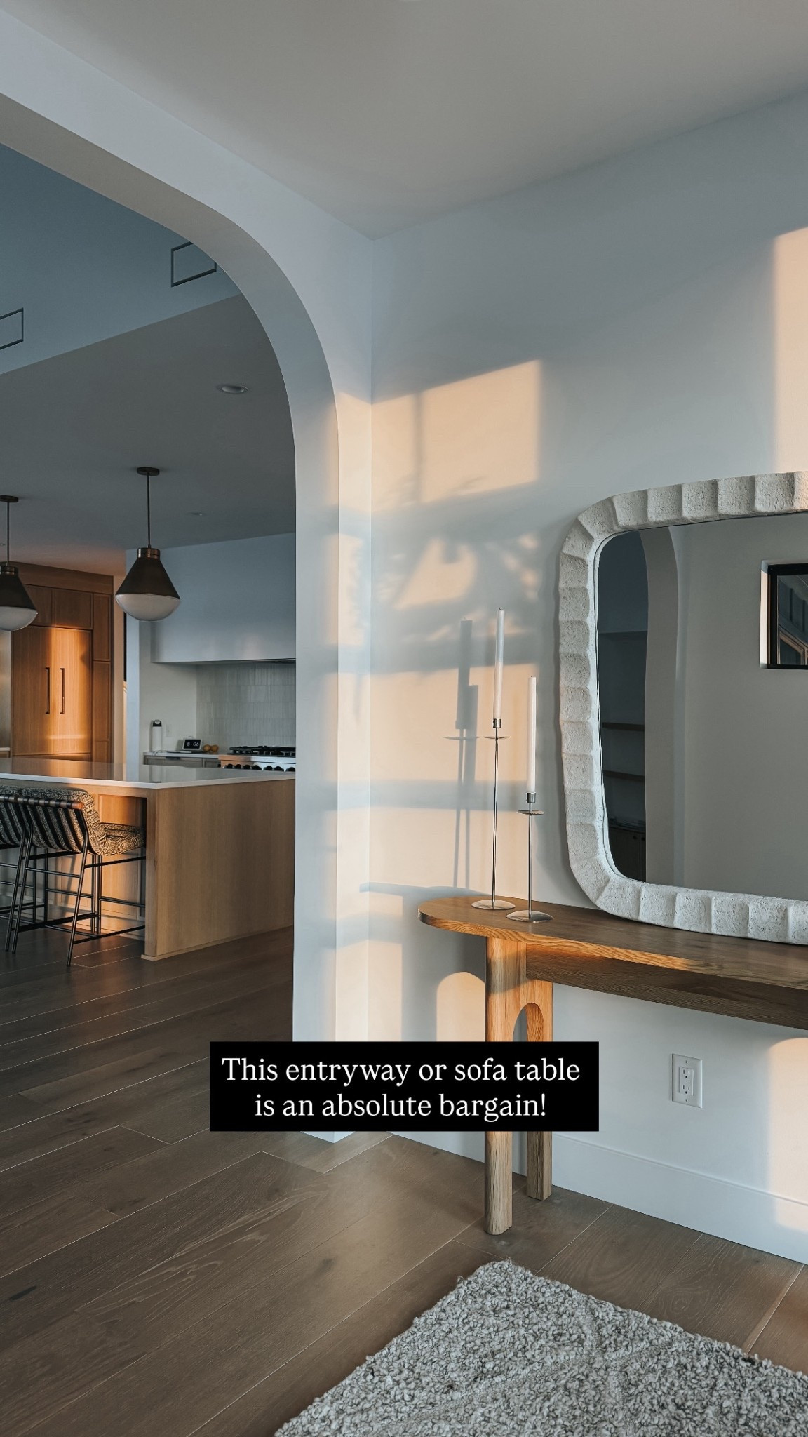 Our entryway table- affordable and minimal modern ✔️

#LTKHome #LTKSaleAlert