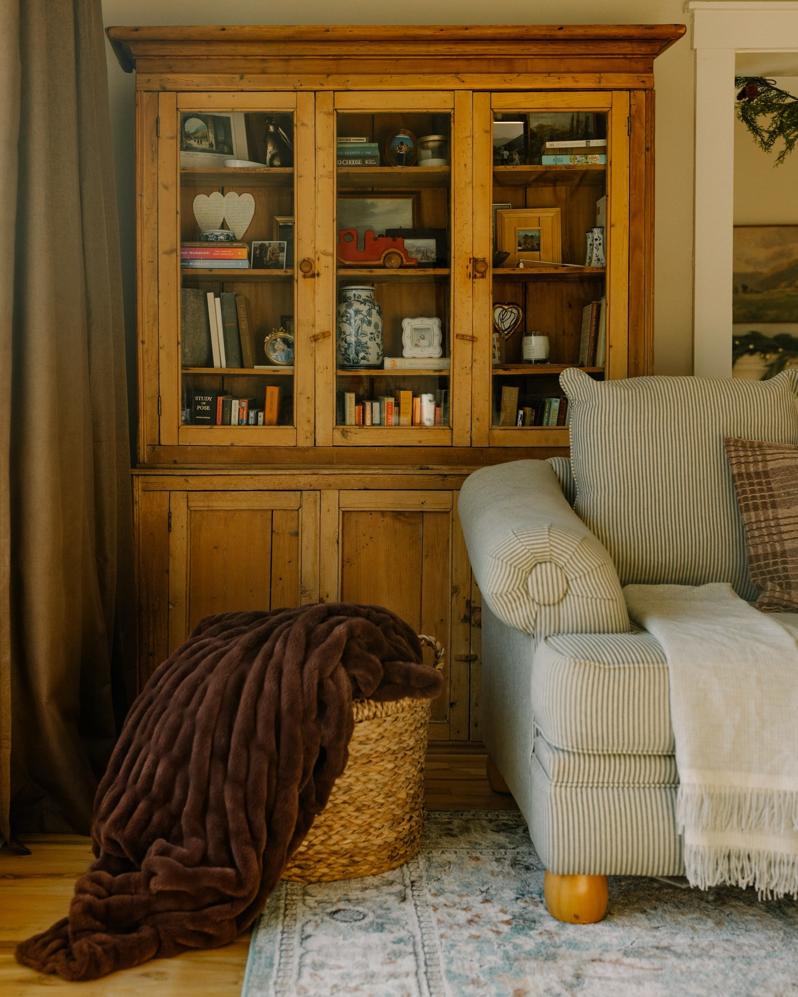 Cozy corner 🤎🧸

#LTKSeasonal #LTKHome #LTKGiftGuide