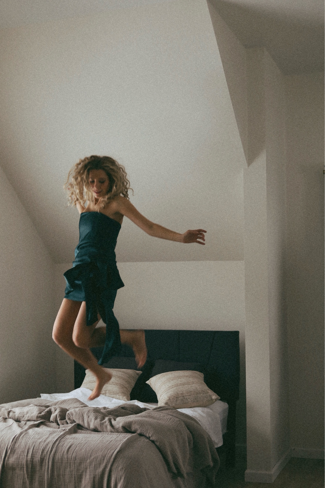 Holiday green dress, holiday outfit, satin dresss

#LTKSeasonal #LTKHoliday #LTKparties