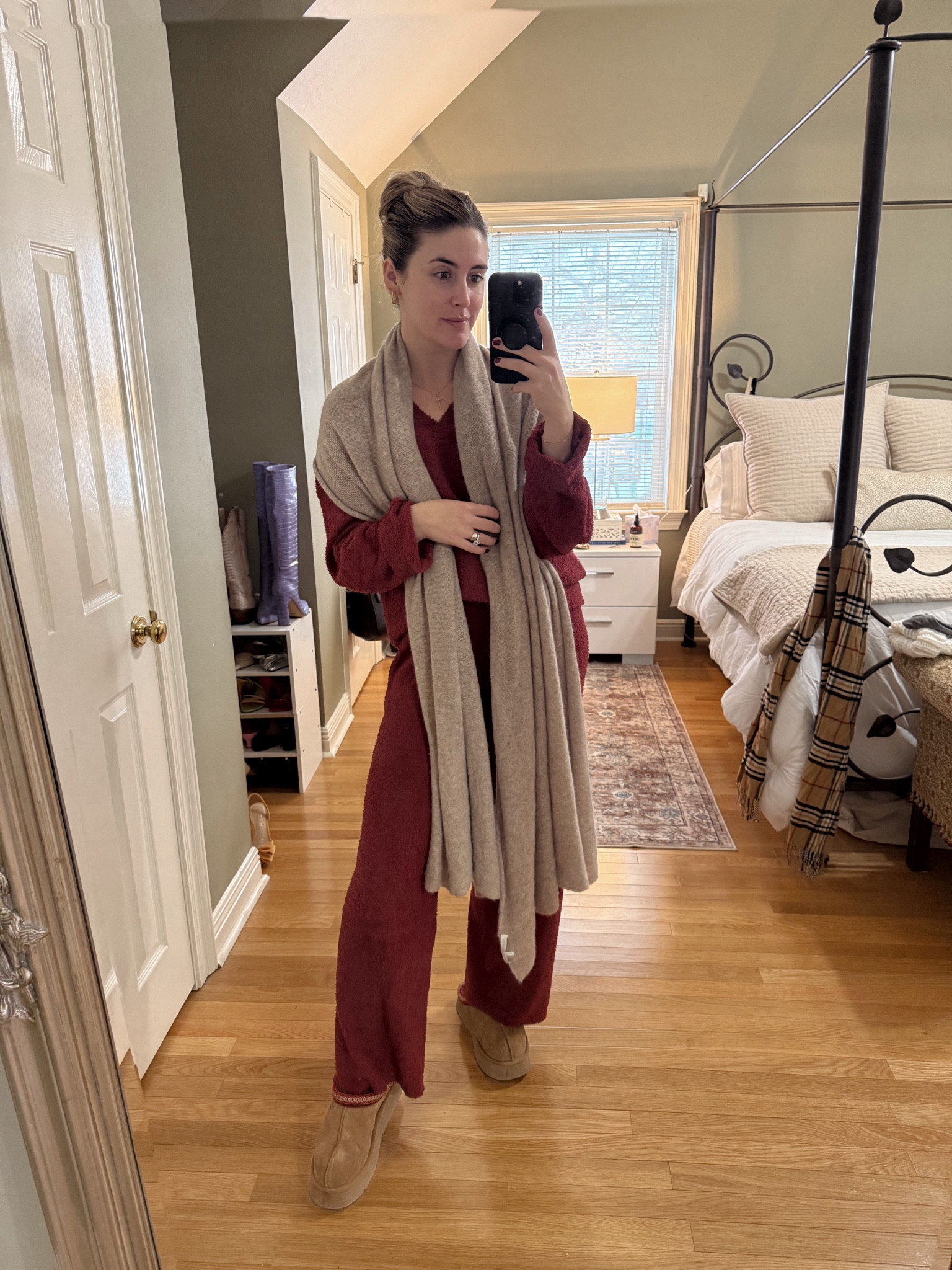 Perfect Amazon set for the coziest little snow day ❤️ I truly don’t think I’ve had a piece of clothing this soft!

#LTKSeasonal #LTKFindsUnder100 #LTKStyleTip
