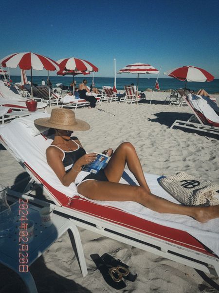 Beach outfit 
Size small 
Large straw hat 

#LTKstyletip #LTKswim #LTKitbag