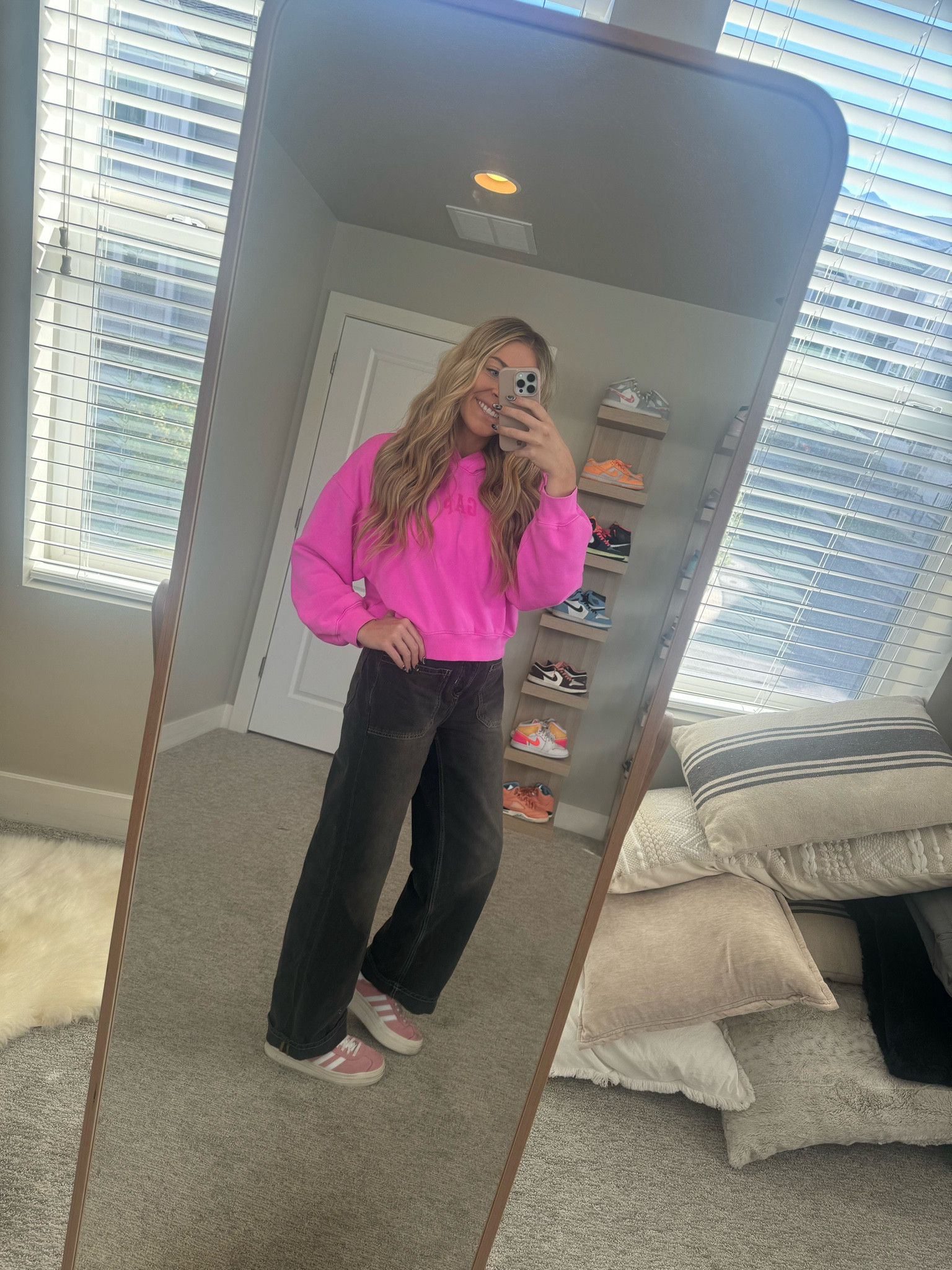 Fall clothes are my absolute fav! Just bought these jeans from free people and I LOVE them! 🩷
Jeans size 25 
Jacket size M 
shoes size down half a size 