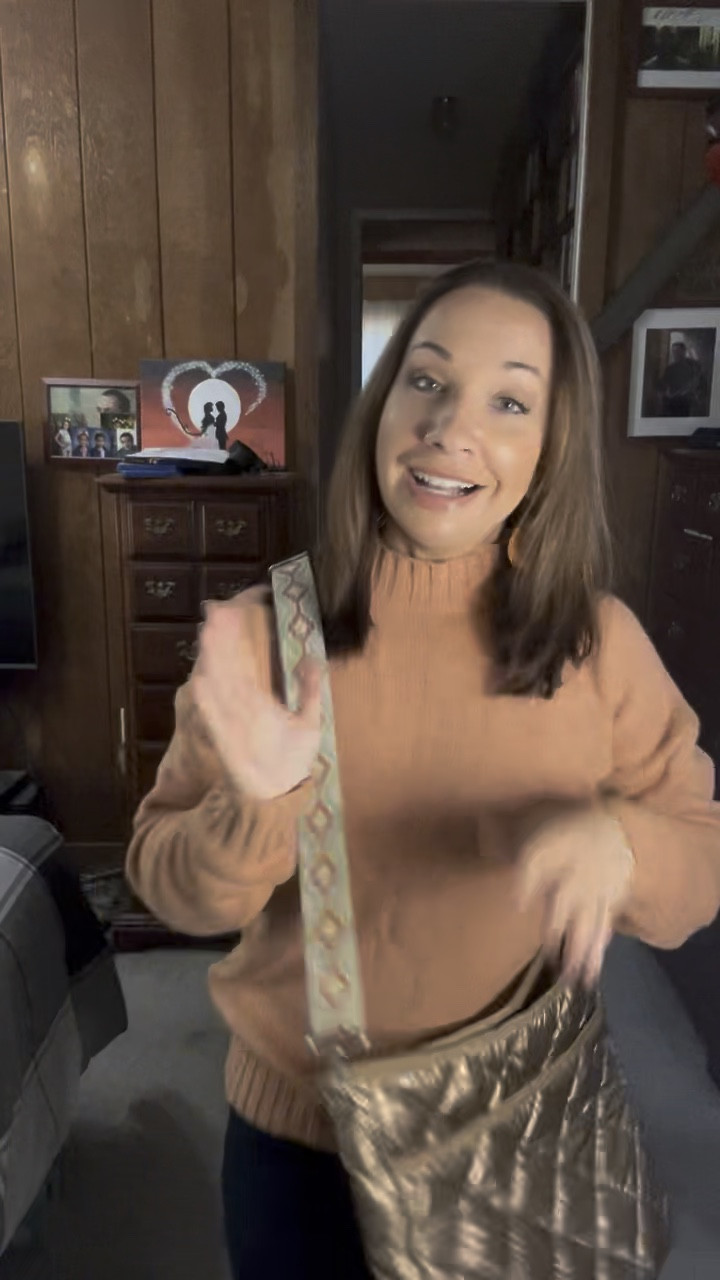 Gift ideas- cross body purse 25% off right now and comes in 6 colors 

#LTKGiftGuide #LTKFindsUnder50 #LTKWatchNow