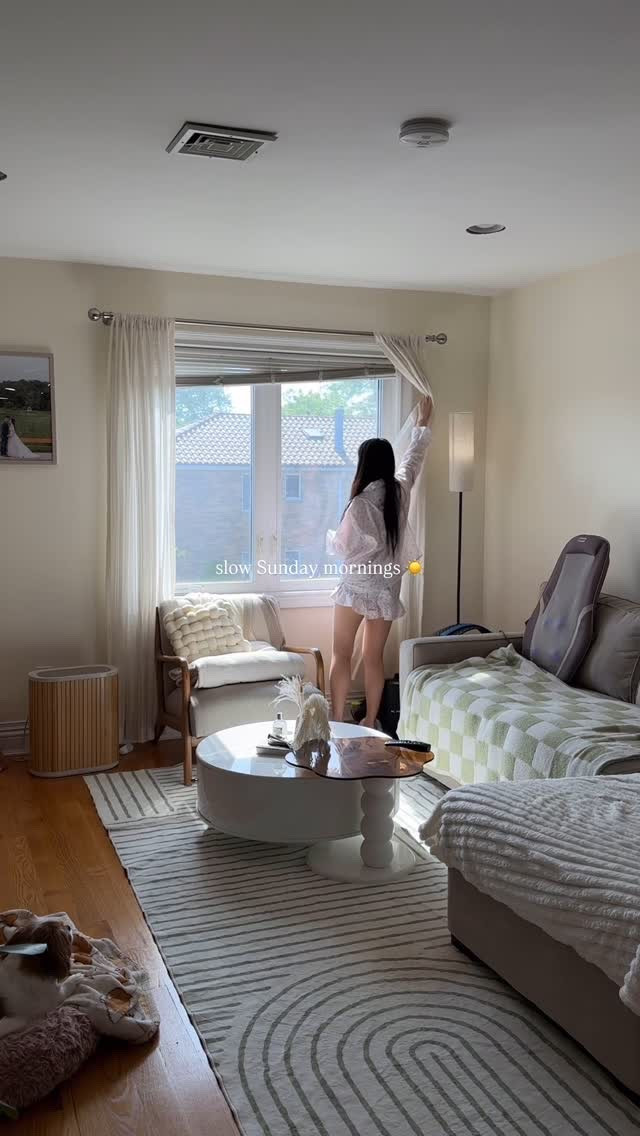 slow sunny Sunday mornings at home ☀️

#grwm #nychome #morningroutine