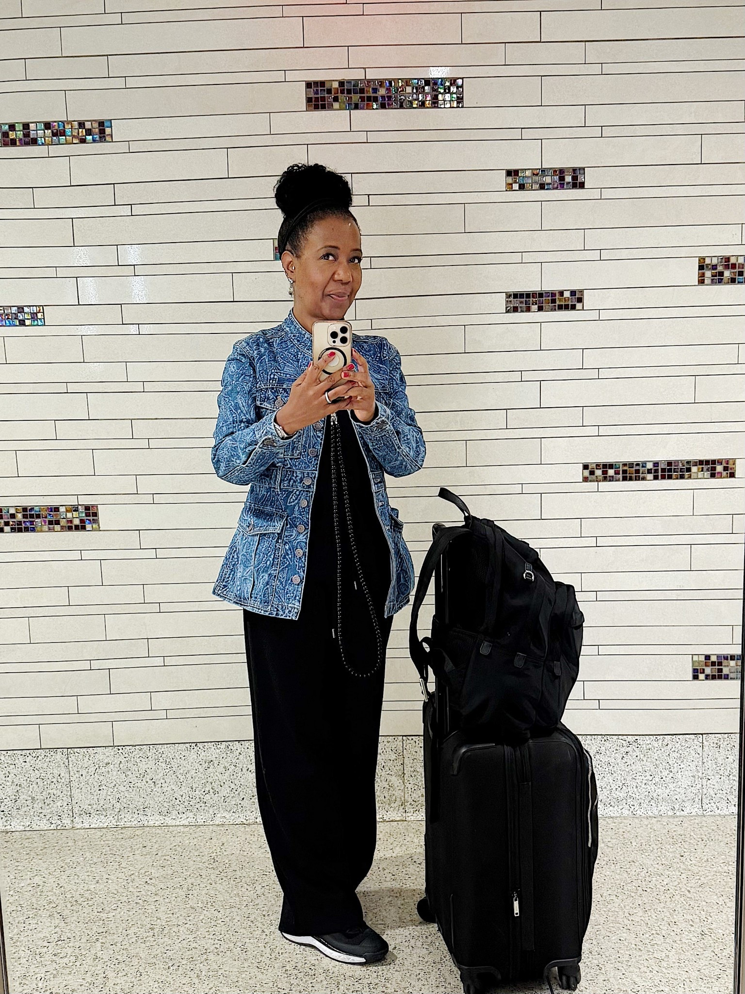 I’m not a big Jean jacket person, but this one is giving all the right GRW vibes. Runs TTS, I’m wearing a small.

#veronicabeard

#LTKTravel #LTKOver40 #LTKStyleTip