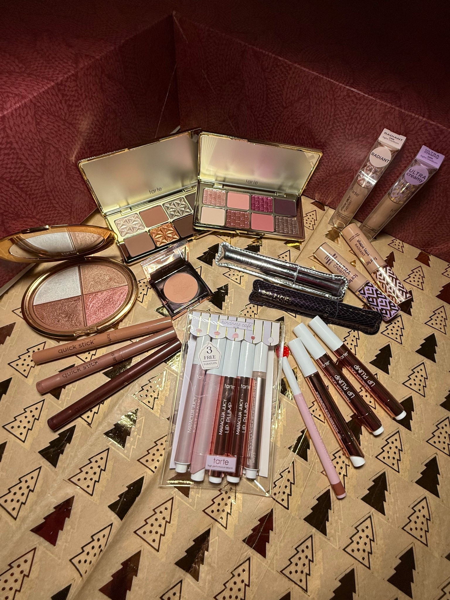 TARTE MUST HAVES! I like me a quickie. The faster I can put my makeup on and it stay all day, the better. Give me five minutes with these and I look like I’ve slept for days while adding some much needed color to my pale face. 

Grab these up during the sale!  

Tarte cosmetic 
Maracuja juicy lip
Tarte mascara 
Tubing mascara
Makeup lovers
Quick easy makeup 
Tarte quickstick 
Tarte colored clay CC
Tarte shapetape 
Tarte glow wardrobe 


#LTKGiftGuide #LTKBeauty