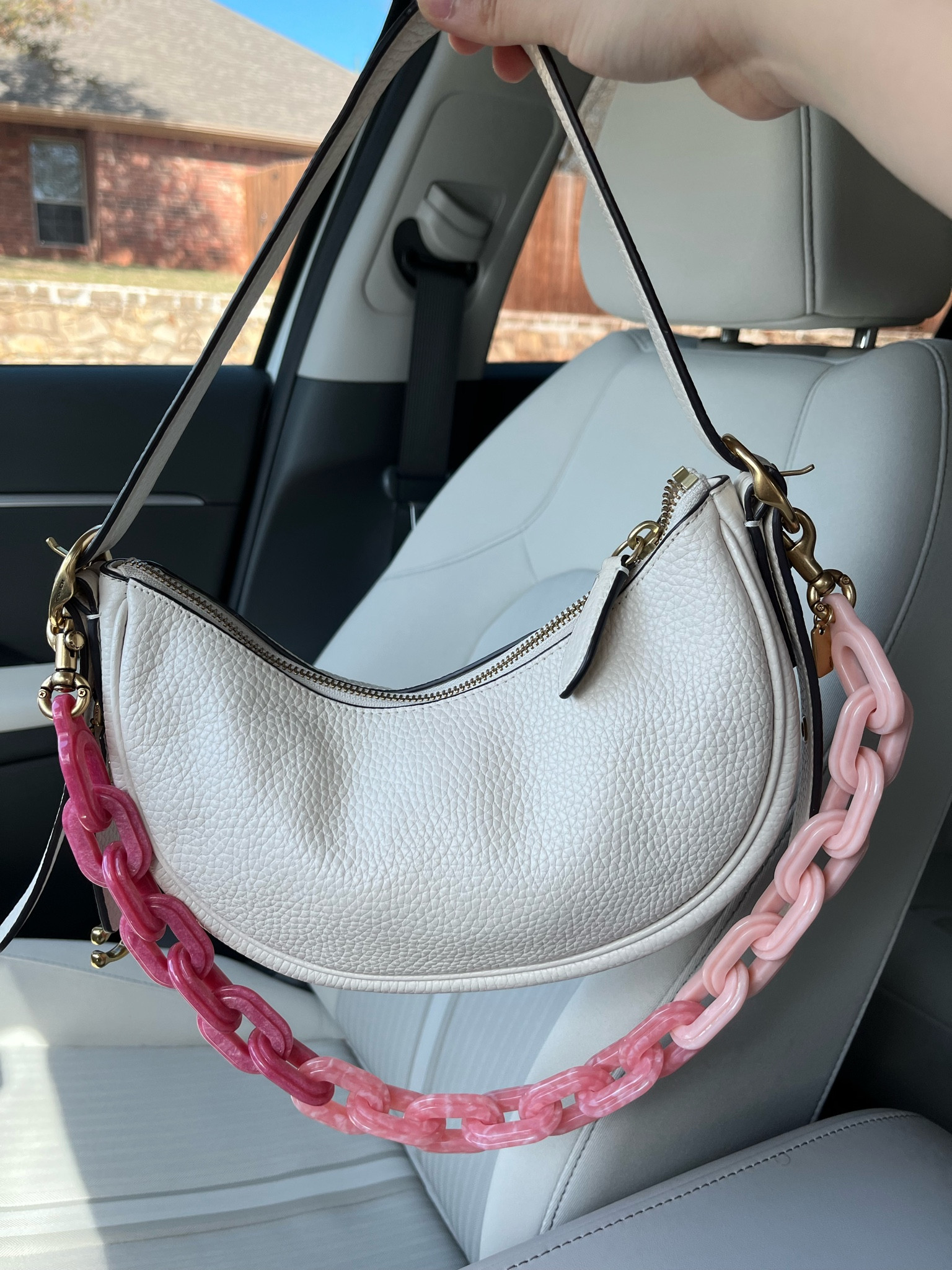 In love with this Coach Luna bag for everyday 🥰

#LTKstyletip #LTKU #LTKitbag