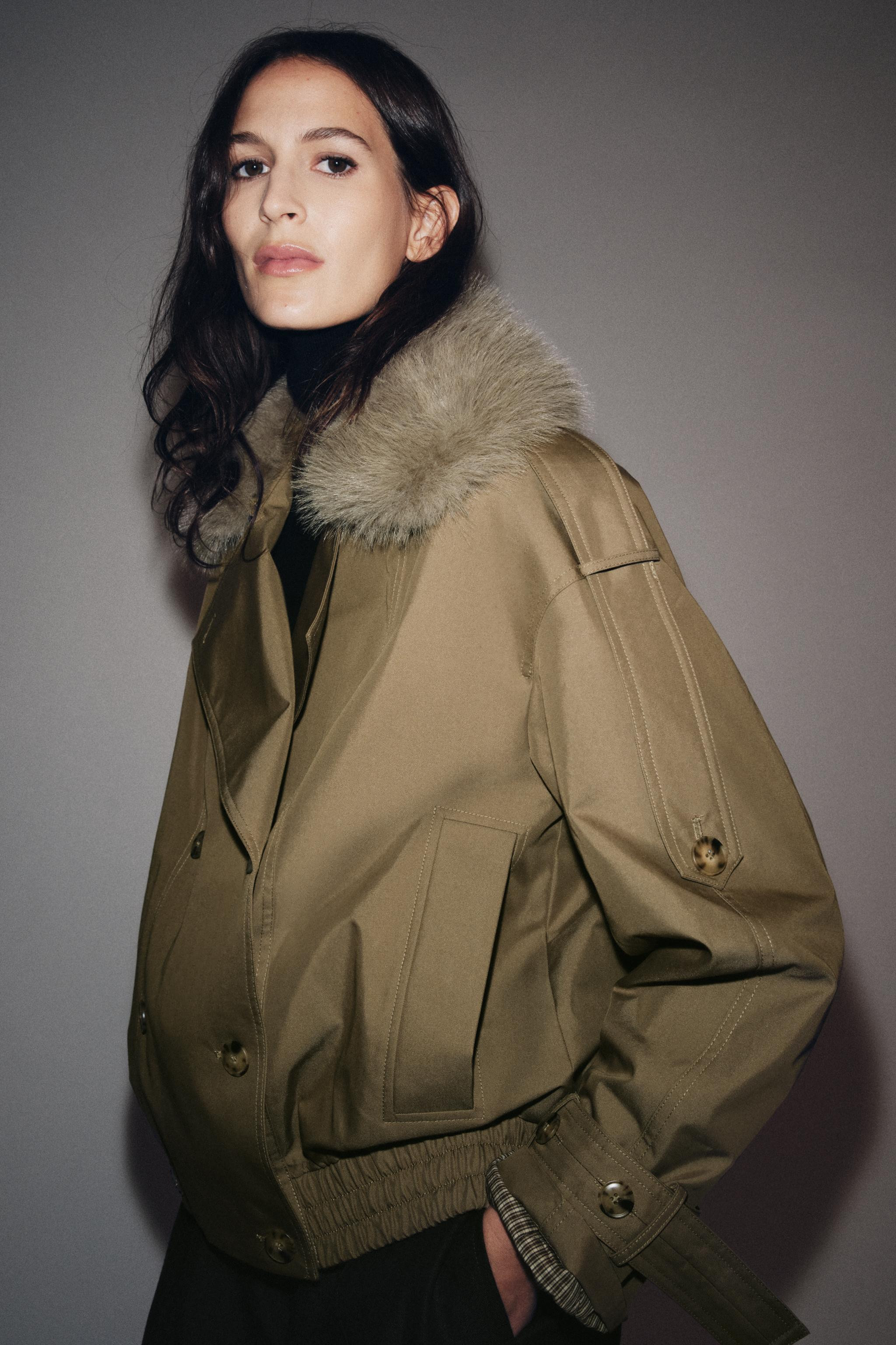 GEFÜTTERTER TRENCHCOAT MIT KUNSTFELLKRAGEN ZW COLLECTION | Zara DE