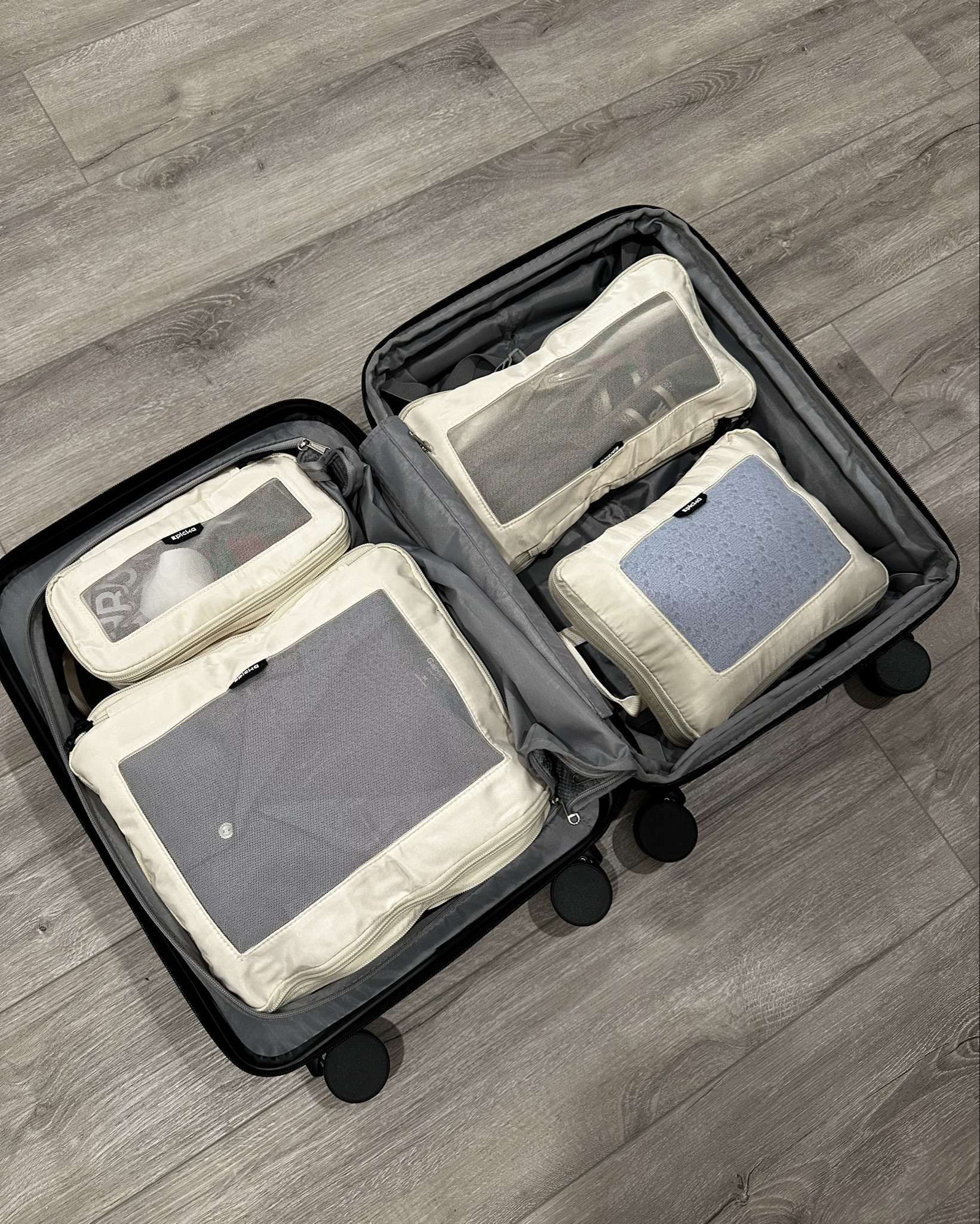 Getting travel-ready with my TripCozy compression cubes — because organized luggage = peaceful vacation.



#LTKFindsUnder50 #LTKHome #LTKTravel