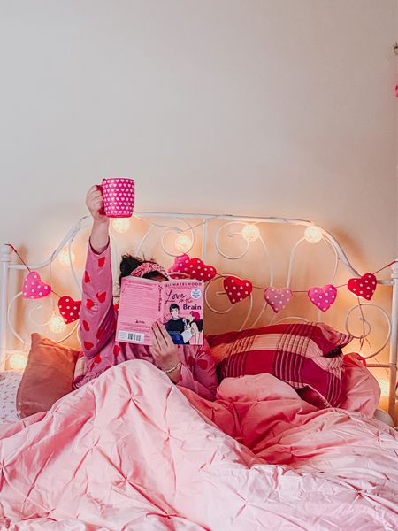 Cheers To Sunday Cozy Reading! 📖💗 (Valentine's Day Edition) I spent my Sunday reading in my cozy pink themed bed! 💖 I started Love On The Brain by Ali Hazelwood just because it was pink. 📚 It’s pretty good so far and can’t wait to continue reading this today. ✨ Hope everyone is having a fun Valentine’s Day weekend! 💘 Have you read this book and do you have a cozy place you read? 🤔