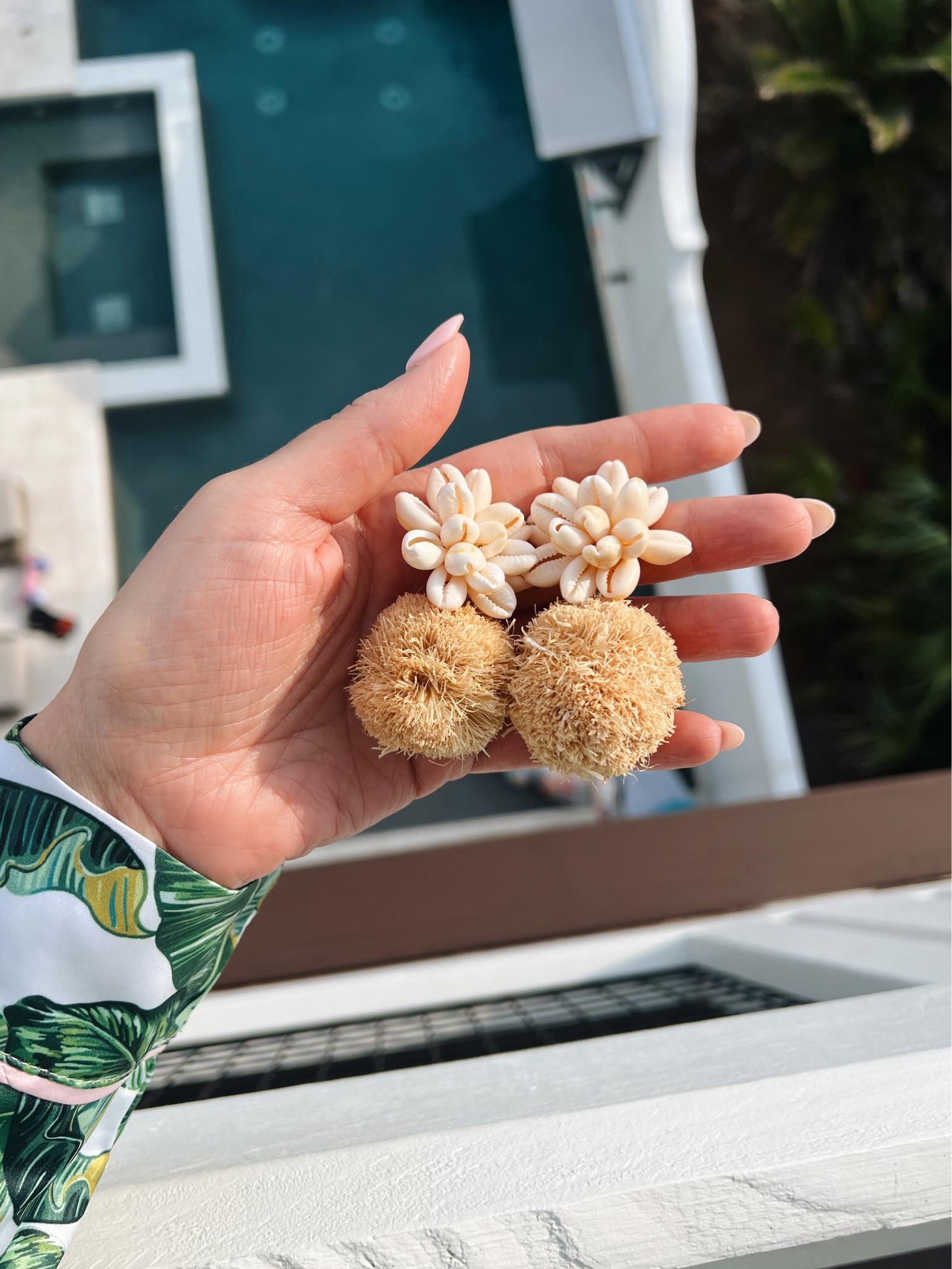 Love these shell and raffia earrings for summer trips 

#LTKstyletip