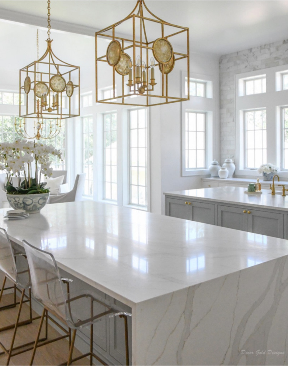 Kitchen light pendants 
Beautiful gold light pendants 

#LTKhome