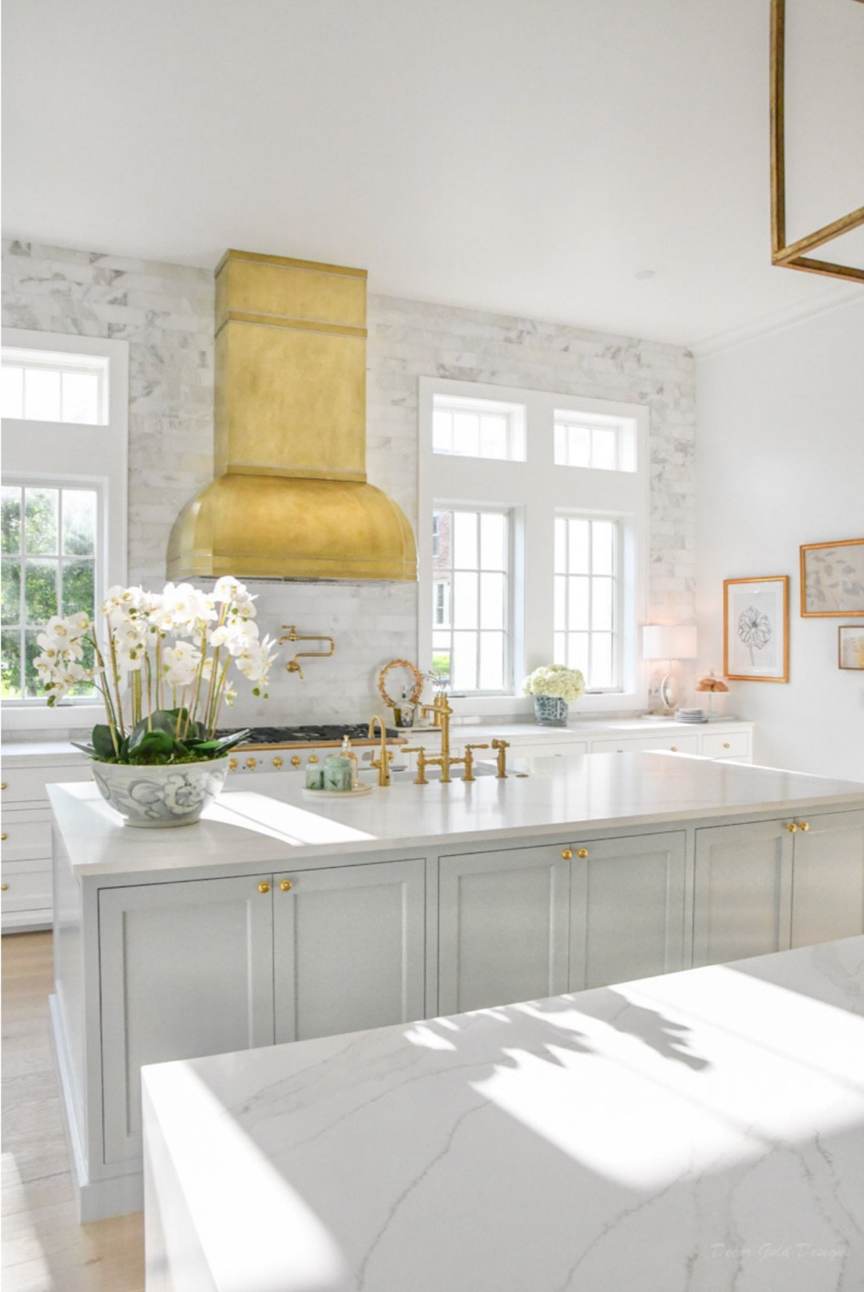 Kitchen decor
Home decor
Bowl and orchid arrangement 
Brass faucet


#LTKhome