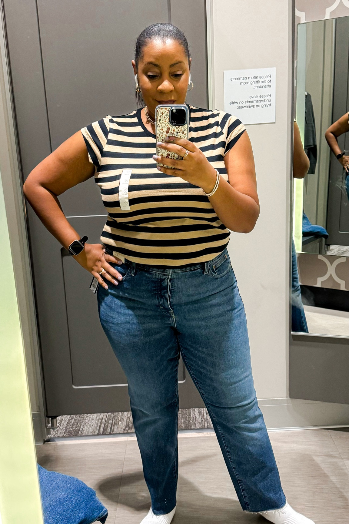 These are the 80s slim they’re mid rise. I have to size up to a 17 with this brand. The tee is size xl and has a more capped sleeve  

#LTKFindsUnder50 #LTKOver40 #LTKStyleTip