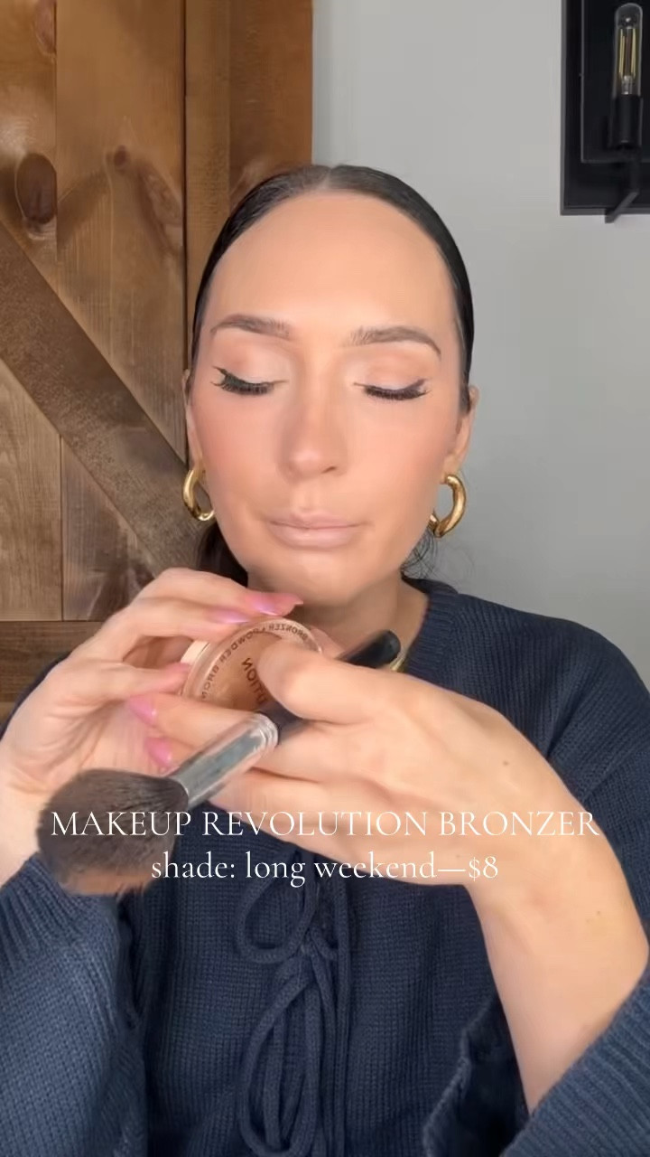 let’s save you coins bc this bronzer is $8 from @makeuprevolution and is TEAAAAA! I grab for it daily

shade: long weekend — $8

#revolution #makeuprevolution #affordablemakeup #affordablemakeupproducts

#LTKdayinmylife #LTKBeauty #LTKmorningroutine