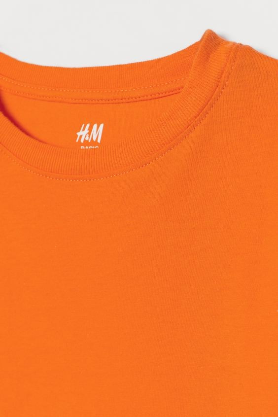 Conscious
	Long-sleeved shirt in organic cotton jersey.
	CompositionCotton 100%Art. No.0566320039... | H&M (US + CA)