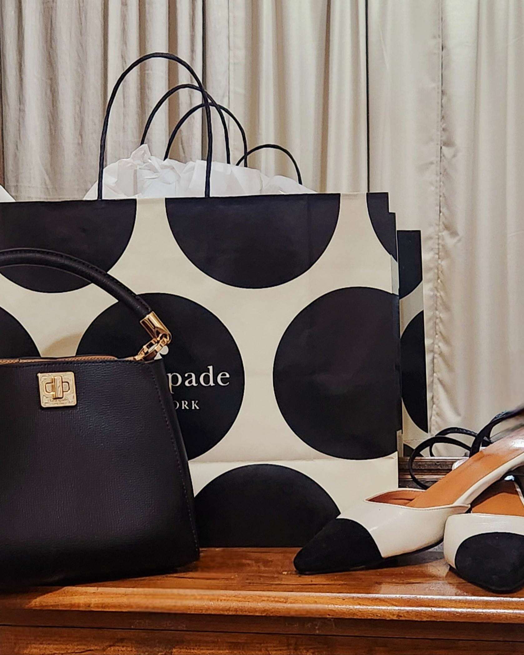 Classic style accessories | Kate Spade Phoebe top handle bag comes in medium, small and mini + various colours ***linking options

#LTKFindsUnder100 #LTKFindsUnder50 #LTKSaleAlert