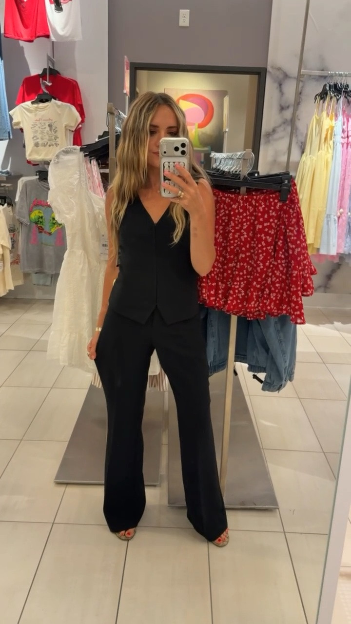 Xs in both the top and the pants - runs big 

Nordstrom anniversary sale, Nordstrom sale, NSALE, workwear, chic outfit, elevated fashion

#LTKSaleAlert #LTKootd #LTKWorkwear