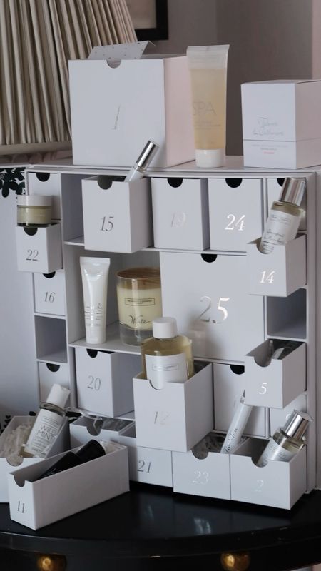 We all know that the best advent calendars sell out before xmas and one of my favourite ones is here! Discover 25 moments of joy in this years advent calendar from the @TheWhiteCompany full of home and beauty scents of the season in all their glory to really bring all the best Christmas vibes to your home. #thewhitecompany #adventcalendar #25momentsofjoy 