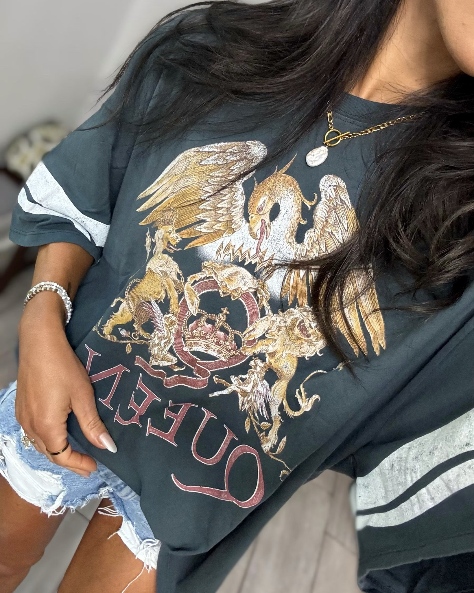 ⭐️FAVORITE OVERSIZE graphic t’s - comfy, quality & EASY! 🙌🏼👉🏼TUCK IN HACK… swipe to see how I “tuck” my front in - this way the t always stays tucked ! 🙌🏼👍🏼
Through on over a swim suit, pair w/ jeans, short or long shorts, or skirt for a relaxed look! 


#LTKSummerEdit #LTKStyleTip #LTKFindsUnder100