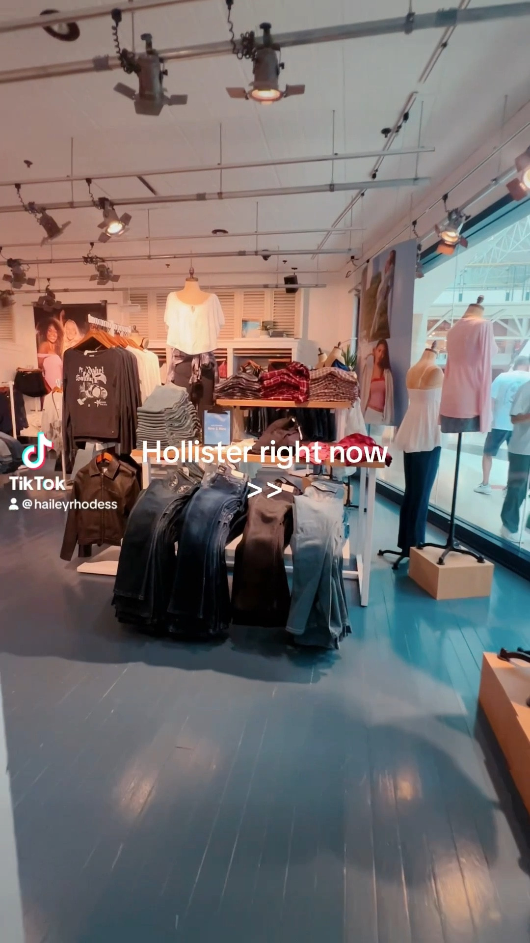 Hollister has the cutest finds right now!! 🩷

#LTKU #LTKSeasonal #LTKStyleTip