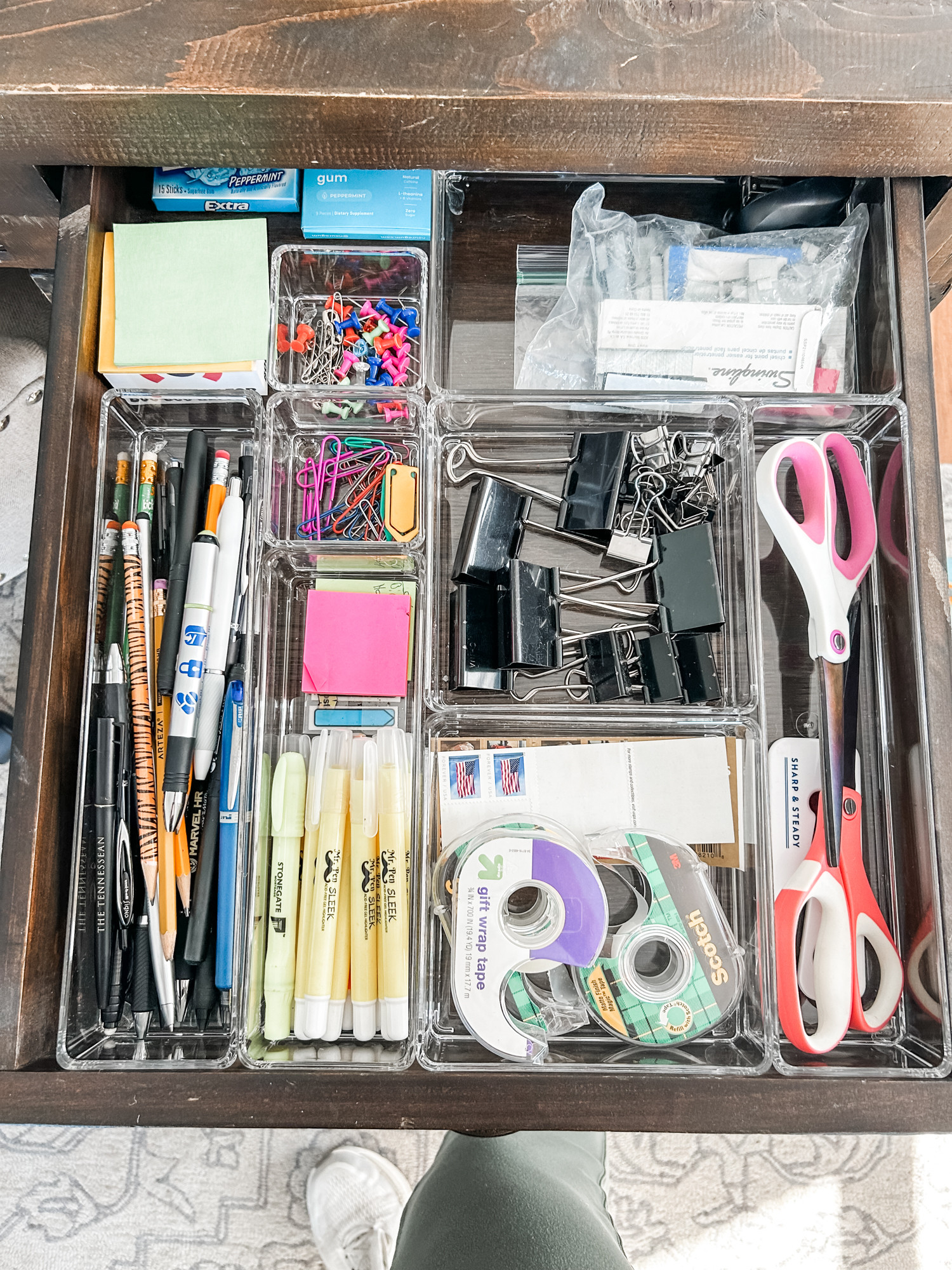Even though it's Monday, It's easy to be productive when your office supplies can easily be found! 

 