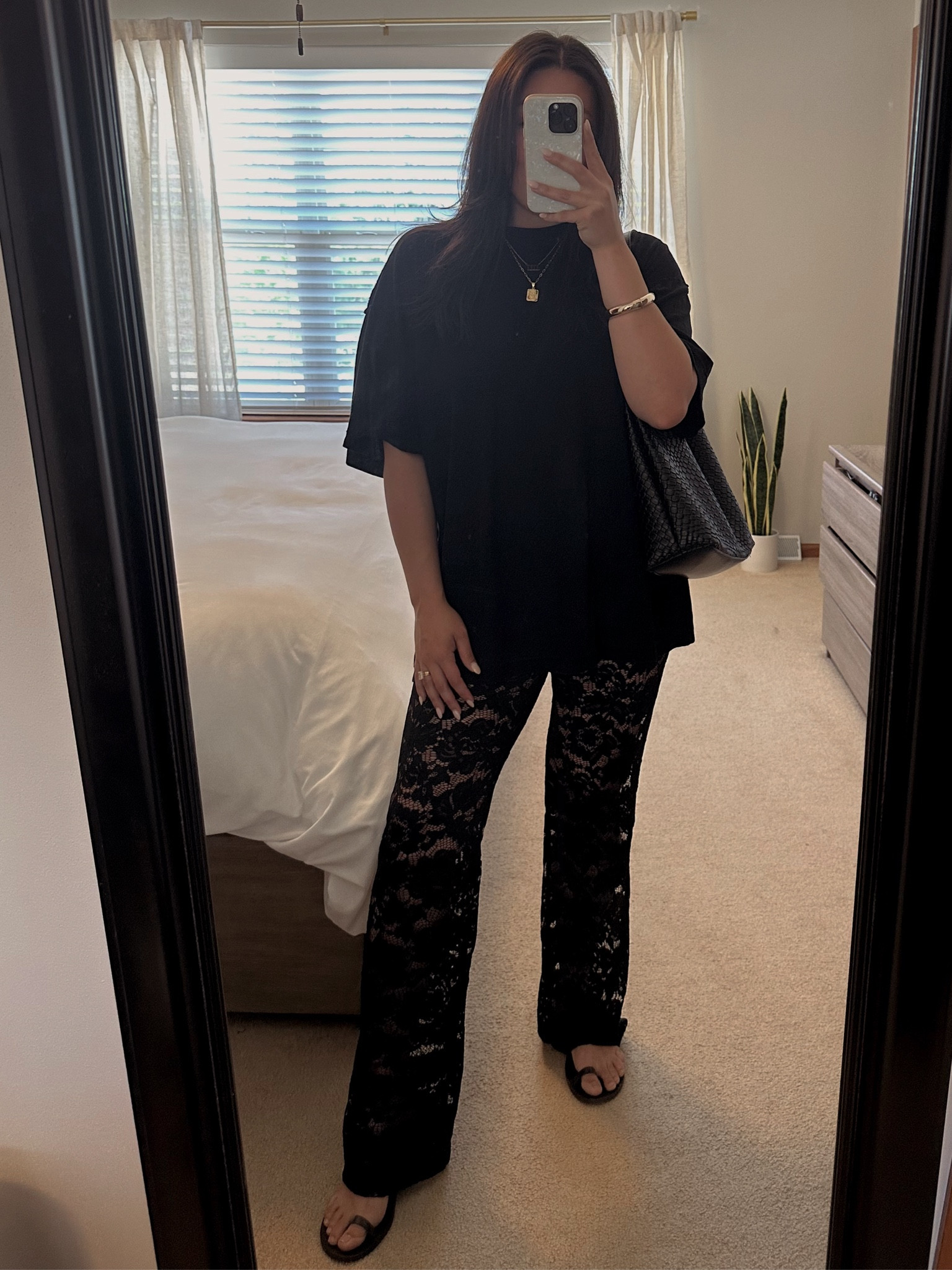 Love an all black fit 
#lacepants #springoutfit 