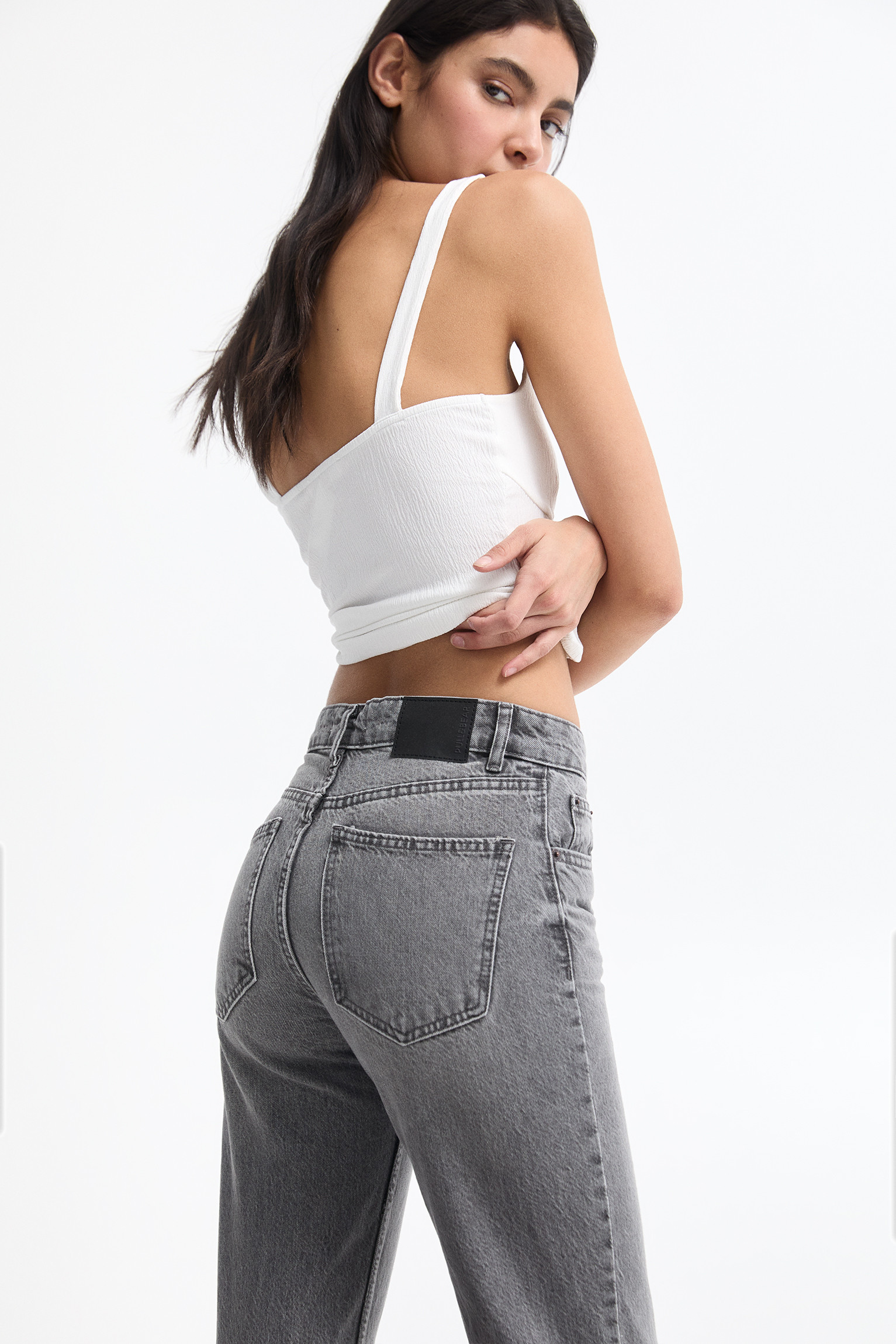 Mid-waist straight-leg jeans | PULL and BEAR UK