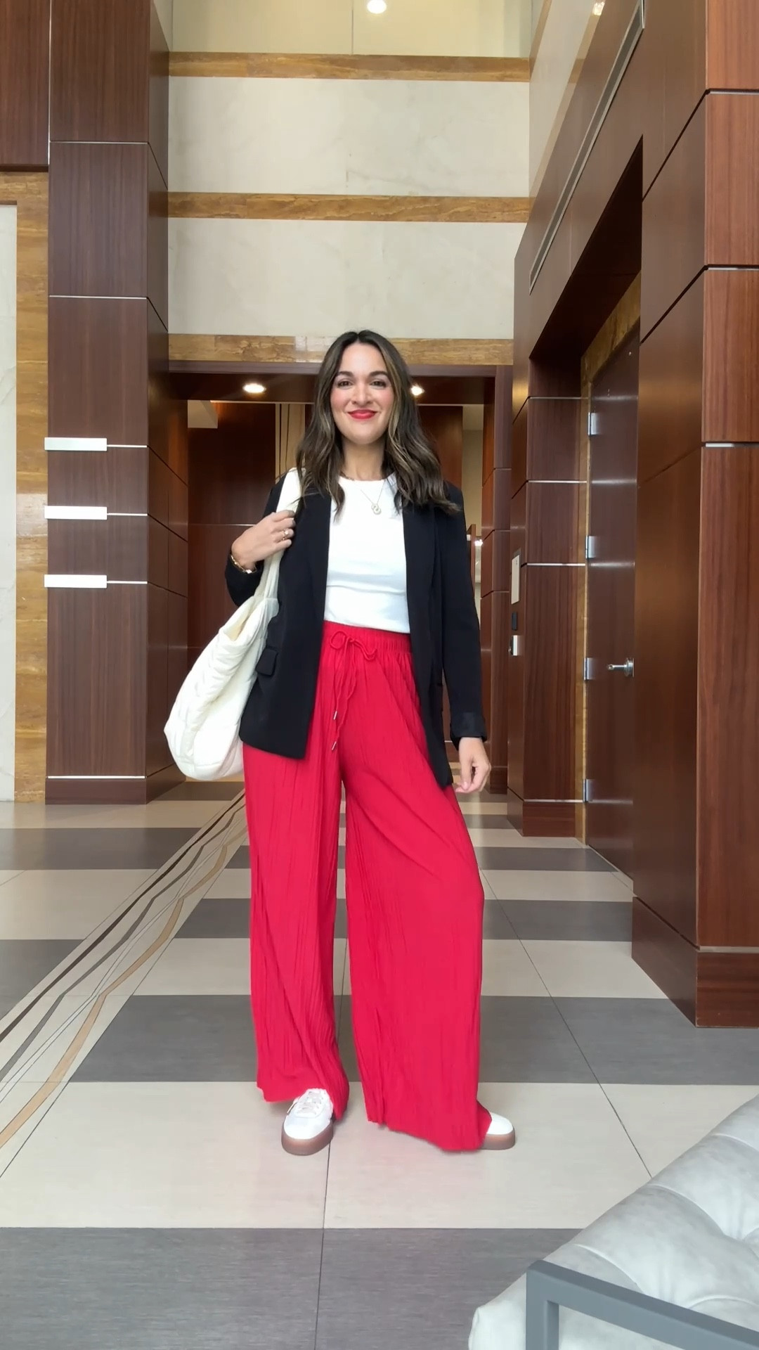 Office look
Office outfit
