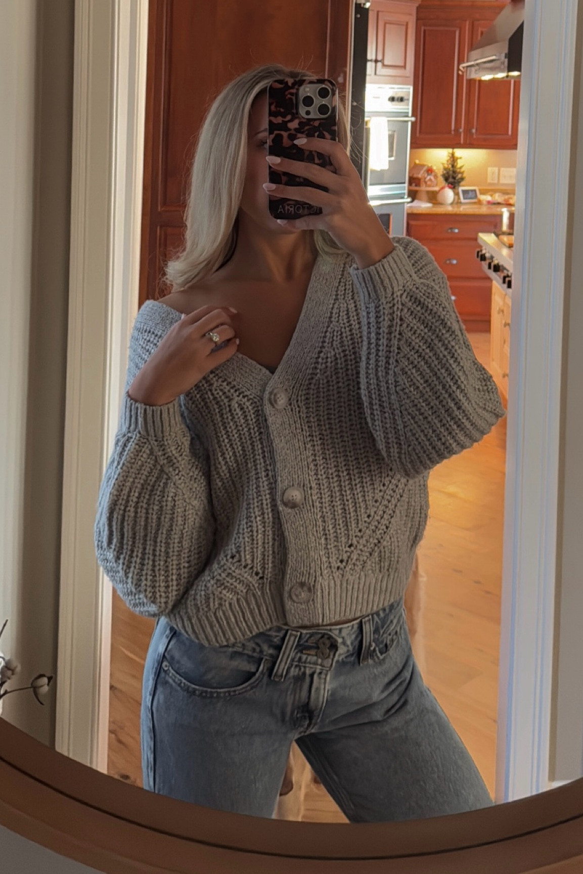 cozy winter outfit 🩶 grey cardigan & Levi low rise jeans 

#LTKSeasonal #LTKBeauty #LTKStyleTip