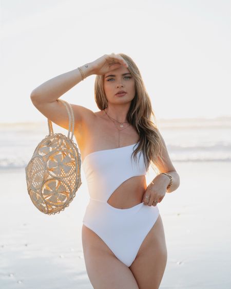 First beach trip of the year in @sandybottomswimwear 🤍

I'm a sucker for a one piece, and this one is so flattering with the cutout + one shoulder detail 🙏🏻

#sandybottomswimwear  #sandybottom #ad

#LTKstyletip #LTKswim #LTKSeasonal