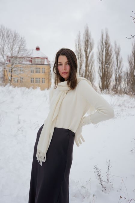 Wrap yourself in Cashmere this season #uniqlo #lifewear

#LTKstyletip #LTKeurope #LTKHoliday