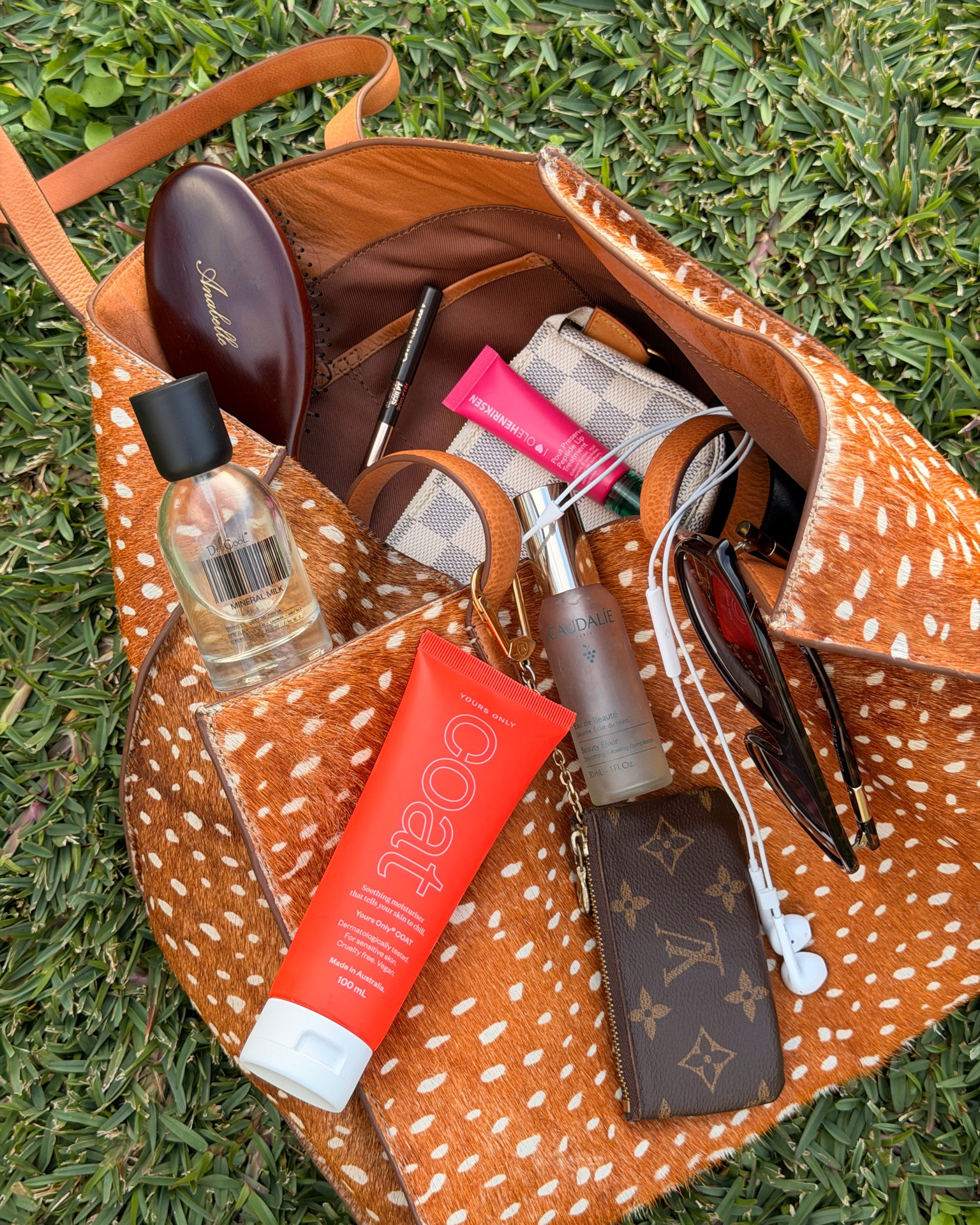 Could fit my whole life in this tote 🥹

#LTKstyletip #LTKgiftguide #LTKbag