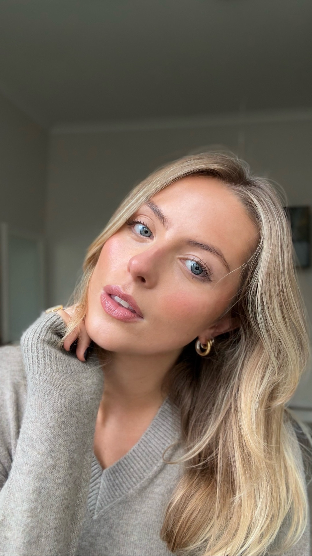 My tired girl glow up routine ✨💄

Make up, glowy make up, clean girl, Clinique, Clarins, hourglass, Westman atelier, rare beauty, skin care, Bobby brown, natural make up, Rimmel, blusher, fresh face 

#LTKautumn #LTKuk #LTKbeauty