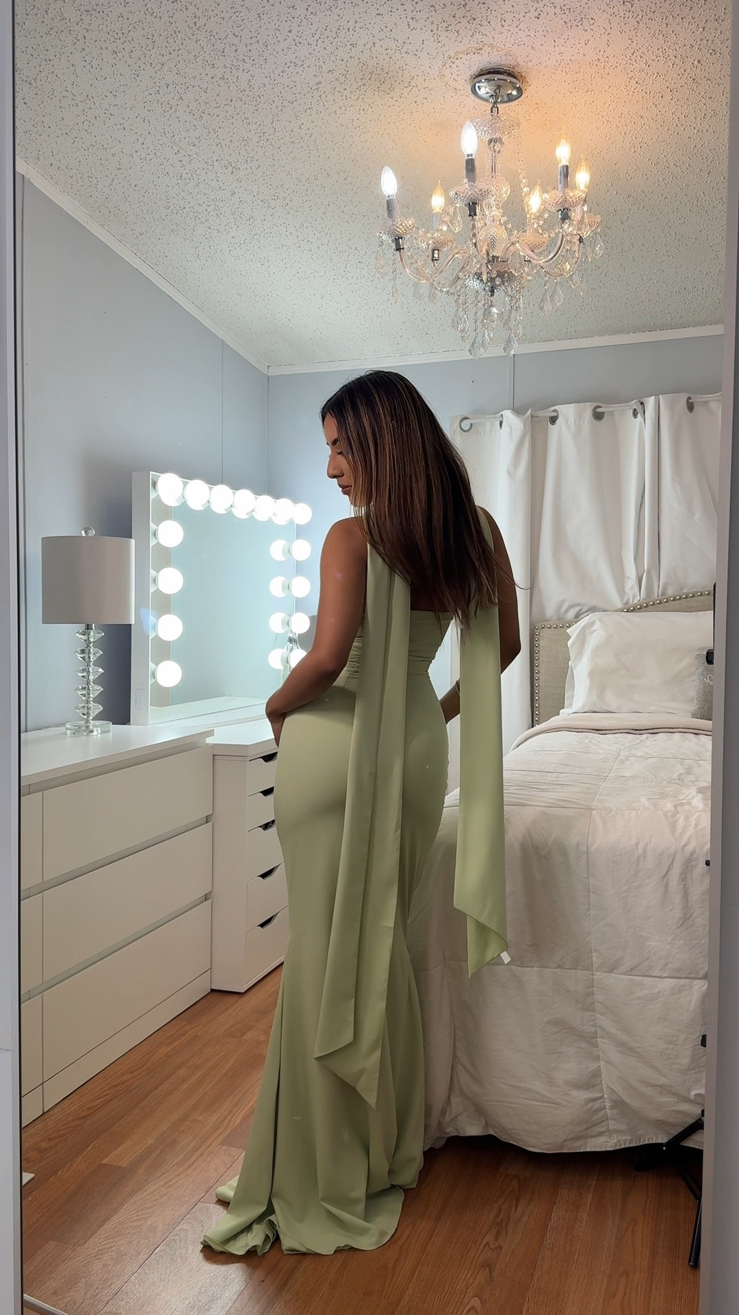 It does exist and it’s from Oh Polly ✨
(I’m 5’1 wearing size US 0 for reference)

#LTKParties