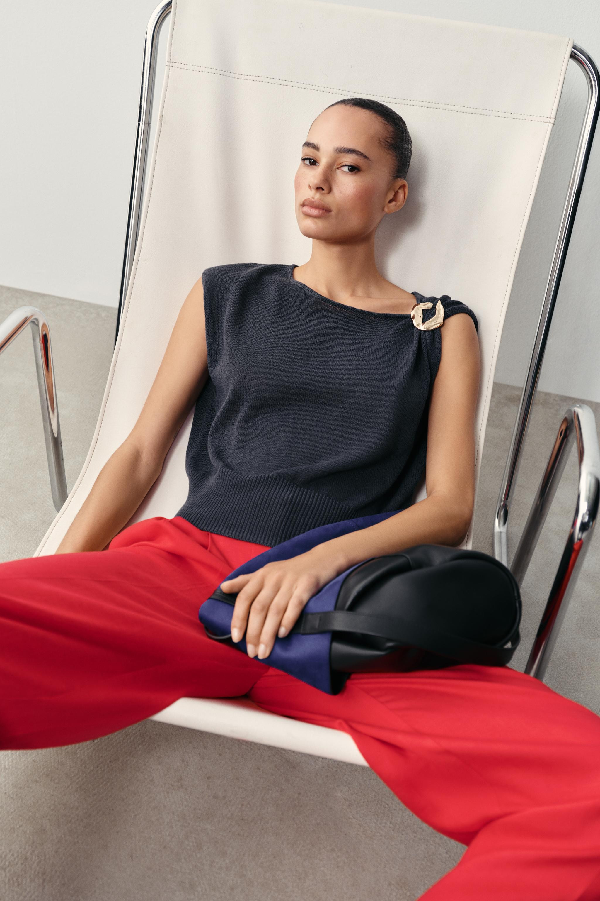 Sleeveless top with metallic embellishment detail at the shoulder. | Zara US