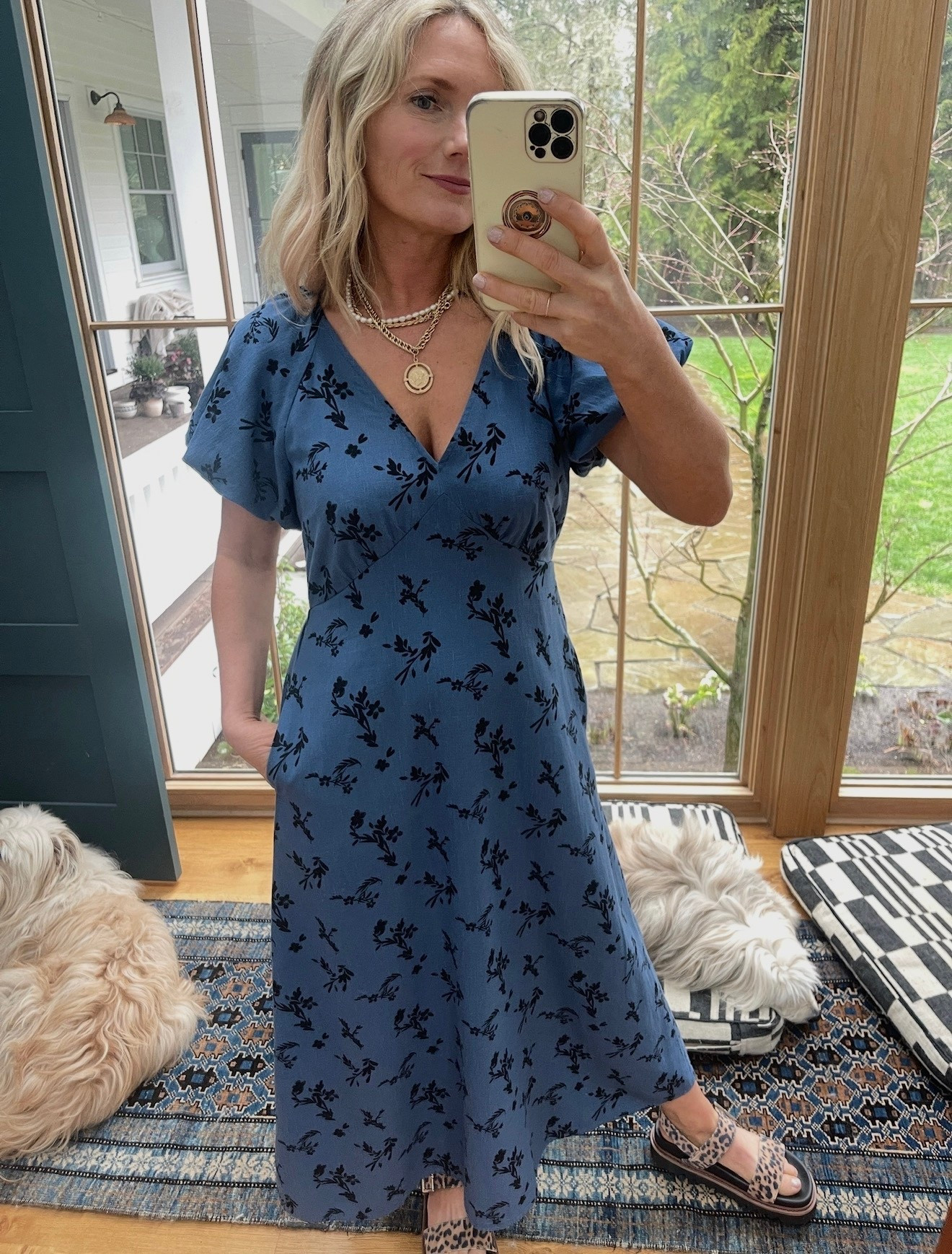 Love this flowy dress - and it has POCKETS