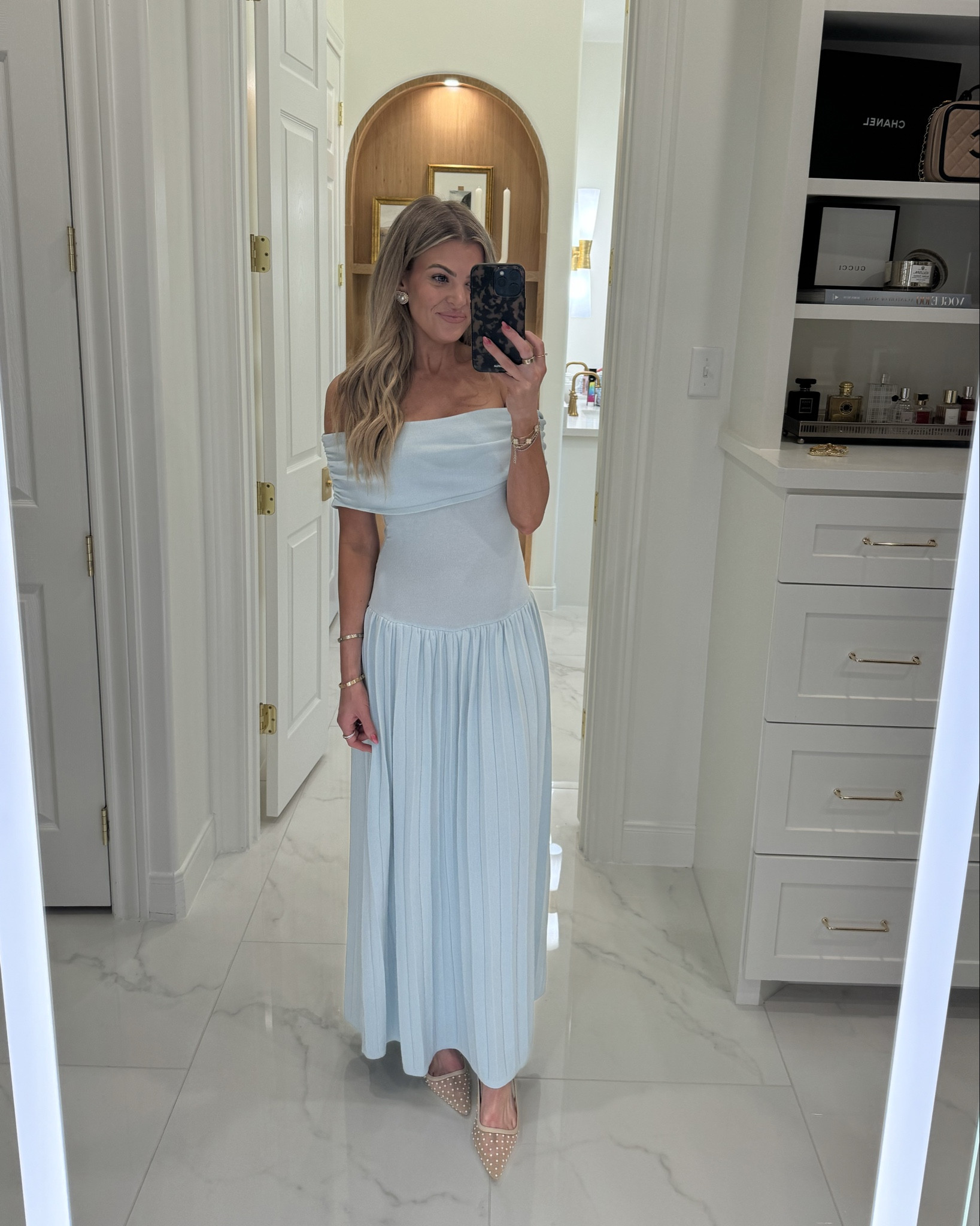 how pretty is this drop waist maxi dress? it’s a sweater material, which makes it great during the winter, and would be so cute for a baby shower! 

(wearing size XS) 

use code JESSICASAVE30  for 30% off site wide all year! 🥳

vici, blue dress, baby shower dress, light blue, winter dress, sweater dress

#LTKSaleAlert #LTKFindsUnder100 #LTKxVICI