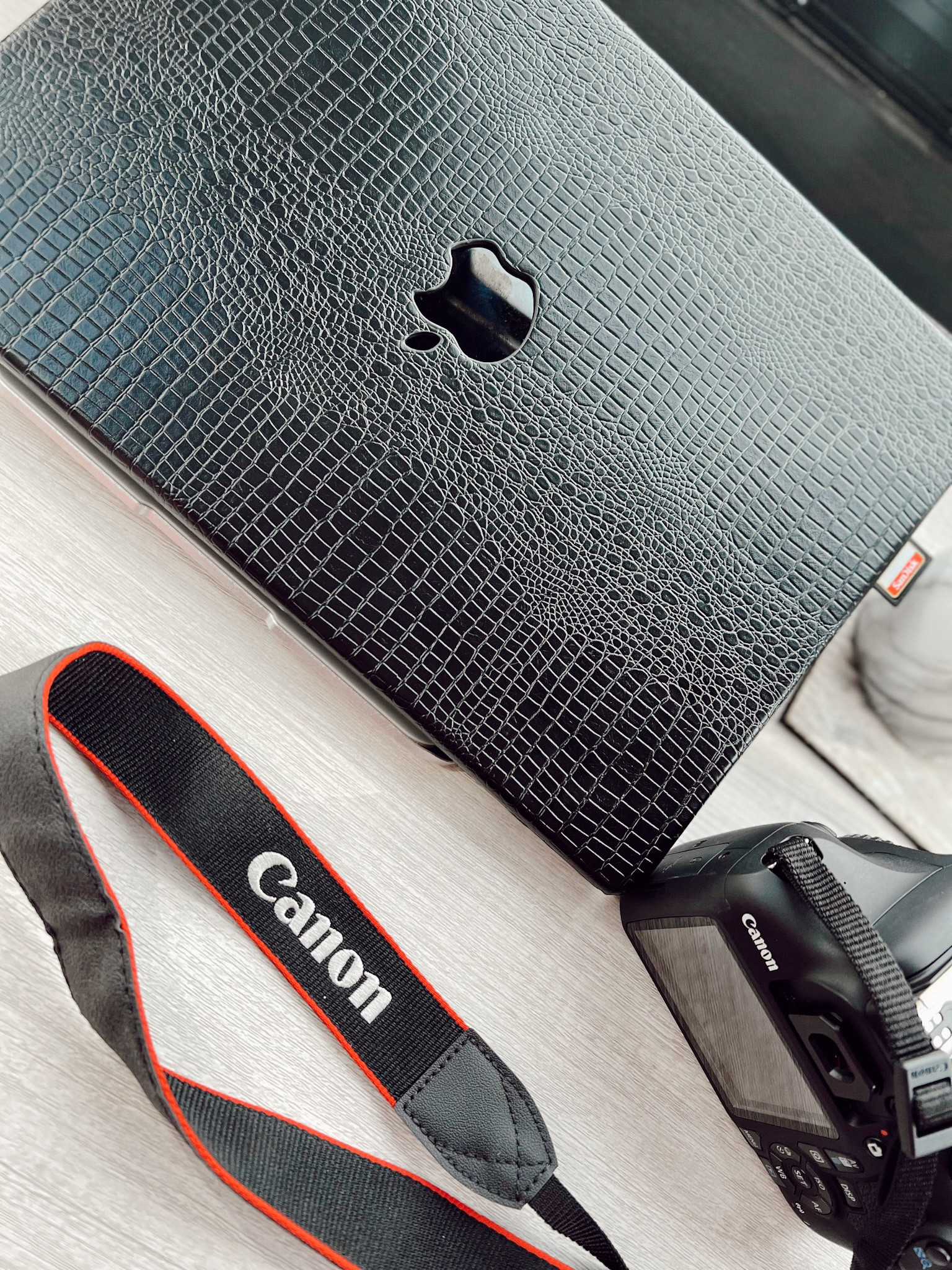 Etsy Laptop Case 🖤 #crocodile #canon #camera #laptopaccessories

#LTKFind #LTKGiftGuide #LTKhome