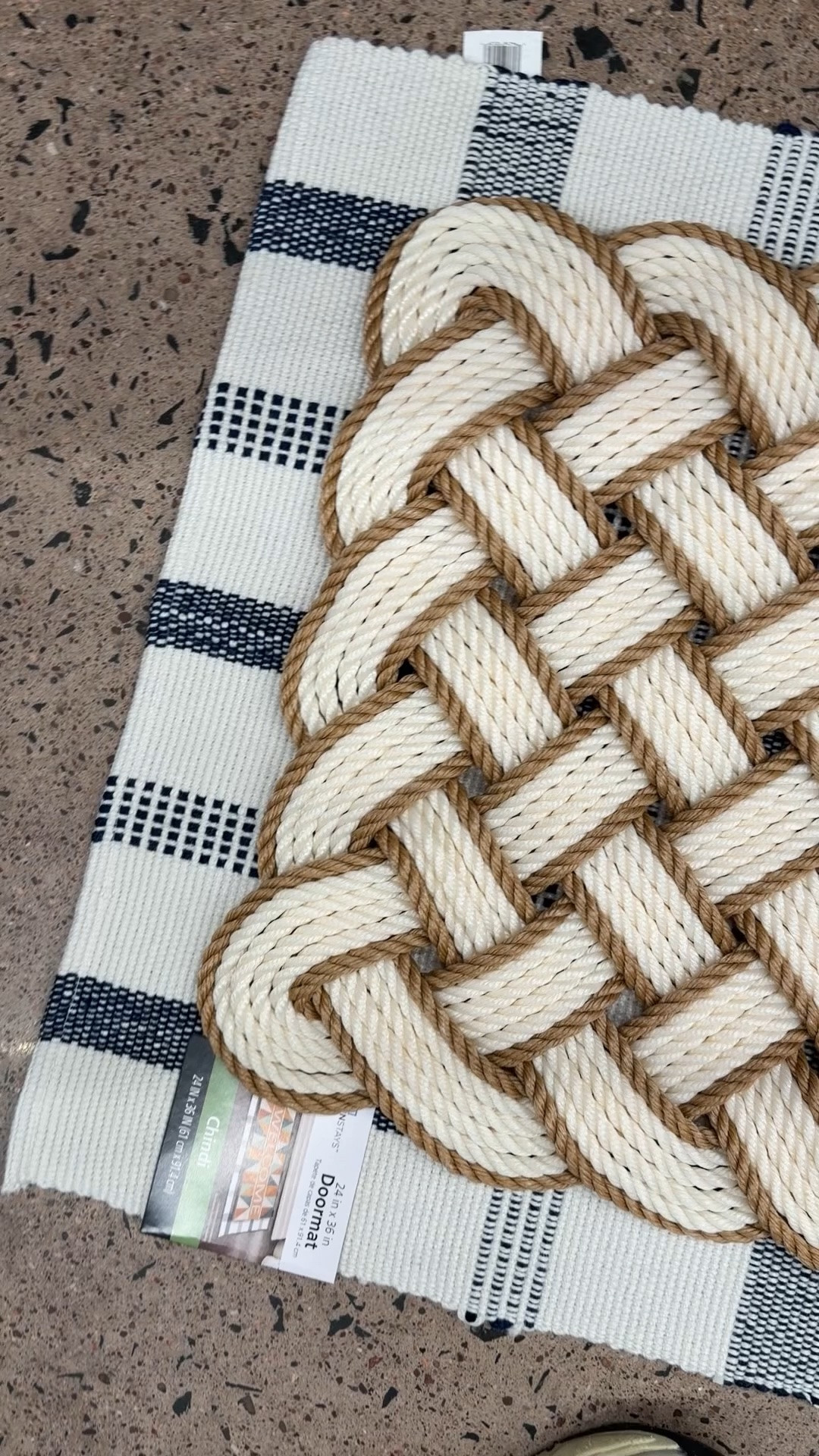 Love this layered rug combo for summer! The bottom doormat is a navy white check, the top is a synthetic woven design. #entryway porch refresh summer budget affordable decor
Homefinds walmarthome