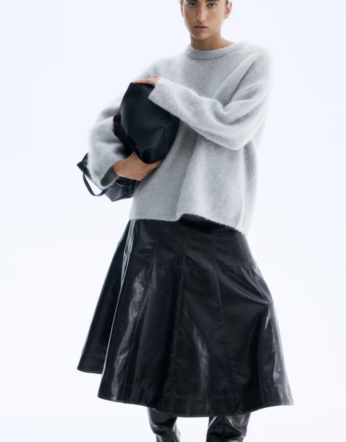 H&M trending sweaters + fall staples—and they’re ALL on sale right now. 🍂 From oversized knits to quiet-luxury neutrals, these pieces look way more expensive than they are. Tap to shop my curated picks before the best sizes sell out 🤍✨

#HMStyleFinds
#FallTrends2025
#QuietLuxuryLook
#OnSaleNow
#LTKFallStyle
#ChicWardrobeGoals
#FallOutfitInspo
