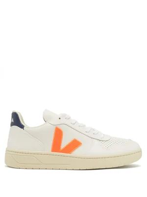 Veja
            
            
                
                
                        V-10 low... | Matches (UK)