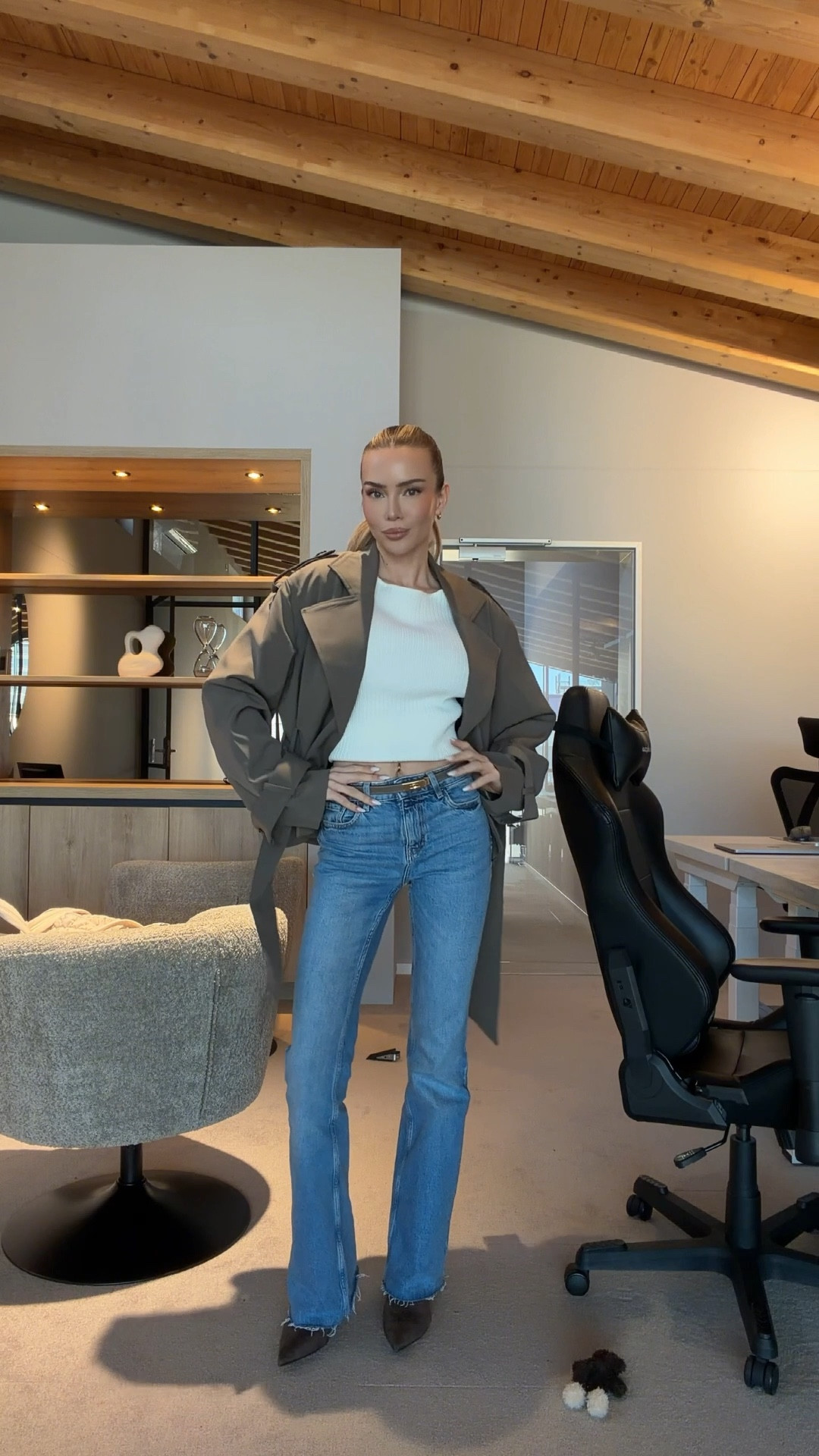 Office Outfit 
Trenchcoat ist von NA-KD *Anzeige
Code: BOBE

Link: https://www.na-kd.com/en/products/soft-belted-trenchcoat-taupe-1100-010979-0119?utm_source=influencer_p&utm_medium=grande_de&utm_campaign=denisee



#LTKjeans #LTKspring #LTKworkwear