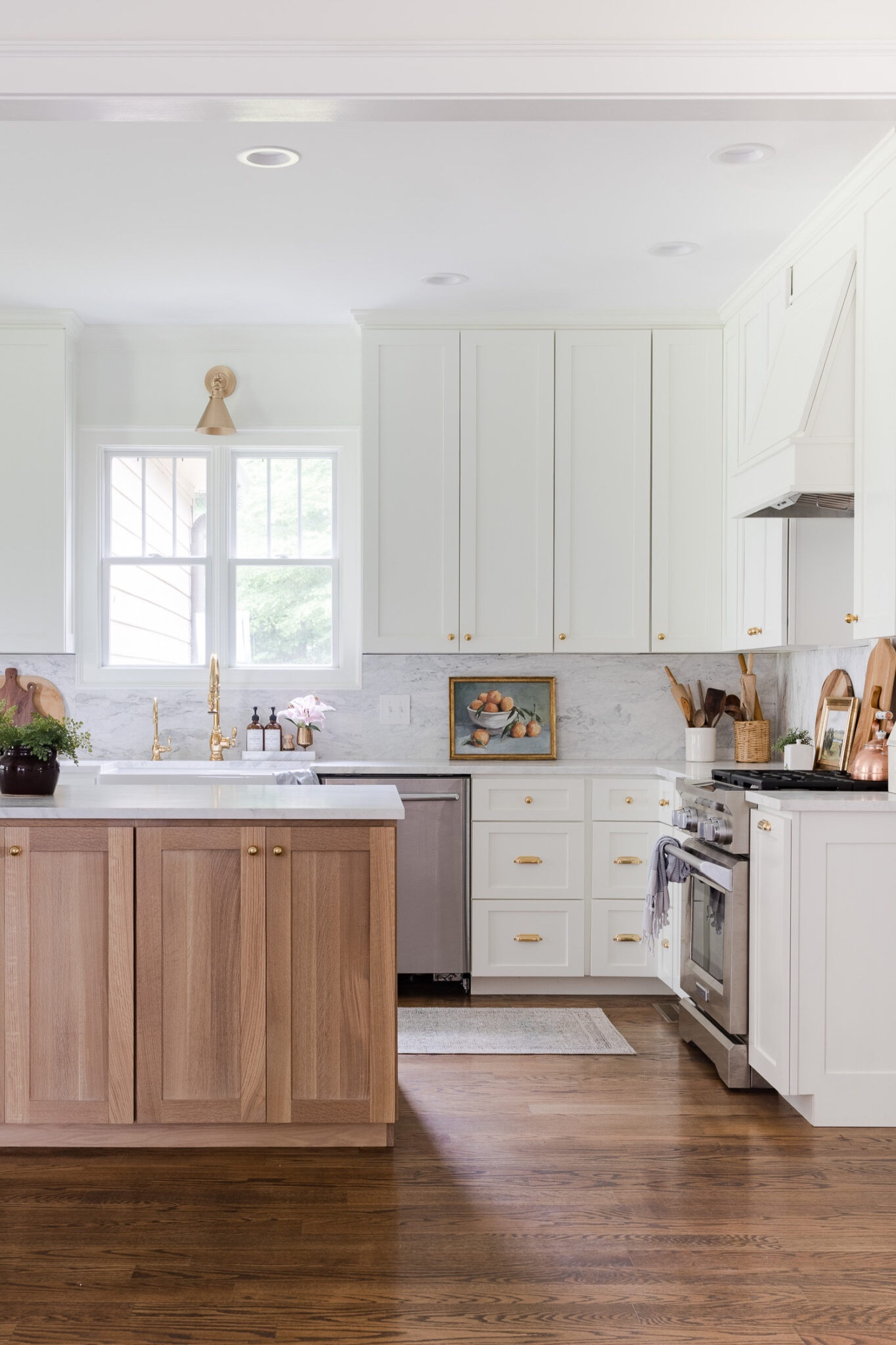 White and wood kitchen 

#LTKSeasonal #LTKhome