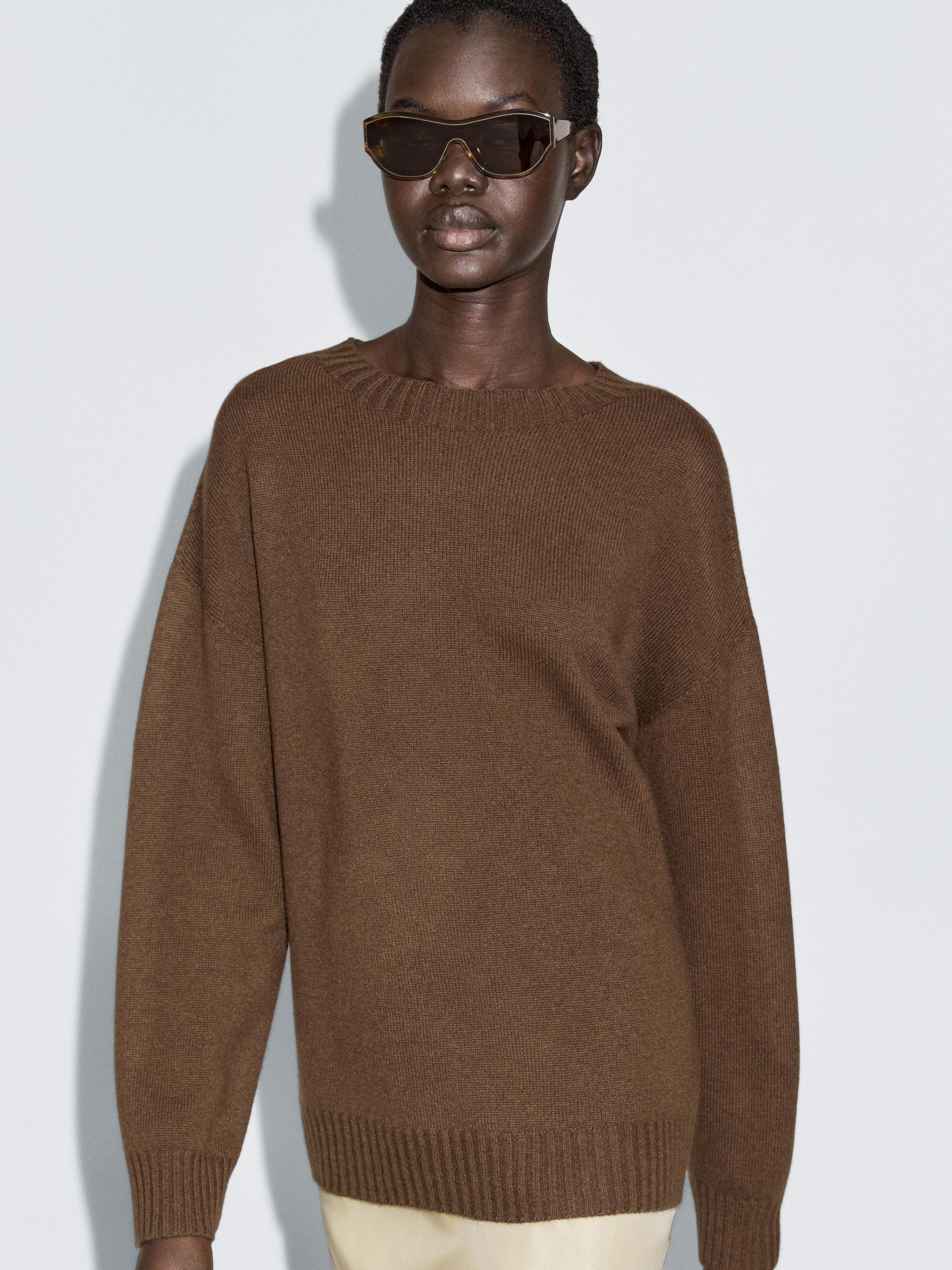 Pull en maille de laine mélangée . Col rond. Manches longues. Finitions côtelées . | Massimo Dutti FR