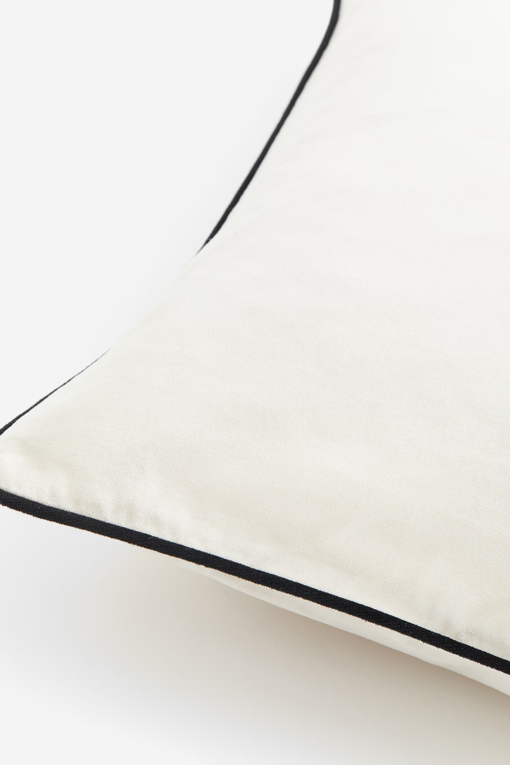 Velvet Cushion Cover | H&M (US + CA)
