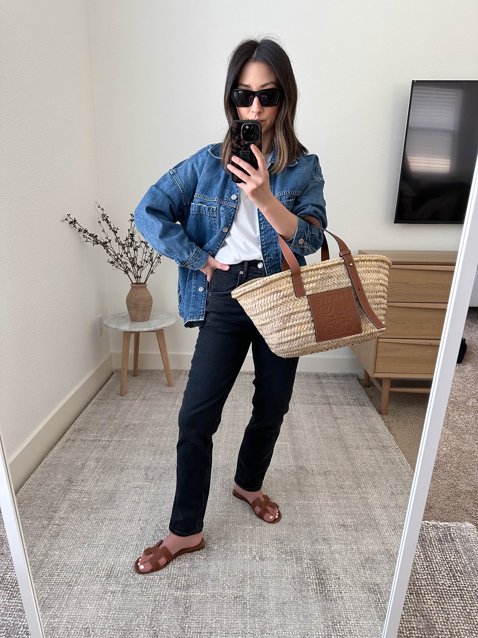 Spring jackets. Gap shacket. This one might be sold out, so linked some similar options. 

Jacket - Gap petite xs
Tee - Everlane Medium
Jeans - AGOLDE 24
Sandals - Hermes 35
Tote - Loewe medium 
Sunglasses - YSL mica

Petite Style, Neutral outfit, capsule wardrobe, minimal style, street style outfits, Affordable fashion, Spring fashion, Spring outfit,

#LTKSeasonal #LTKshoecrush #LTKitbag