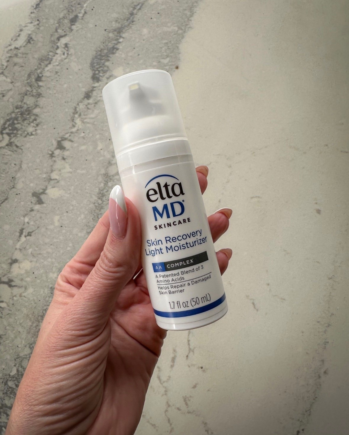 💧 EltaMD Skin Recovery Light Moisturizer

This is my go-to when I want hydration without heaviness. The Skin Recovery Light Moisturizer helps restore a compromised skin barrier while keeping skin soft, calm, and balanced.

It’s lightweight but still deeply nourishing, making it ideal for sensitive, acne-prone, or redness-prone skin. It layers beautifully under SPF and makeup — no pilling, no shine.